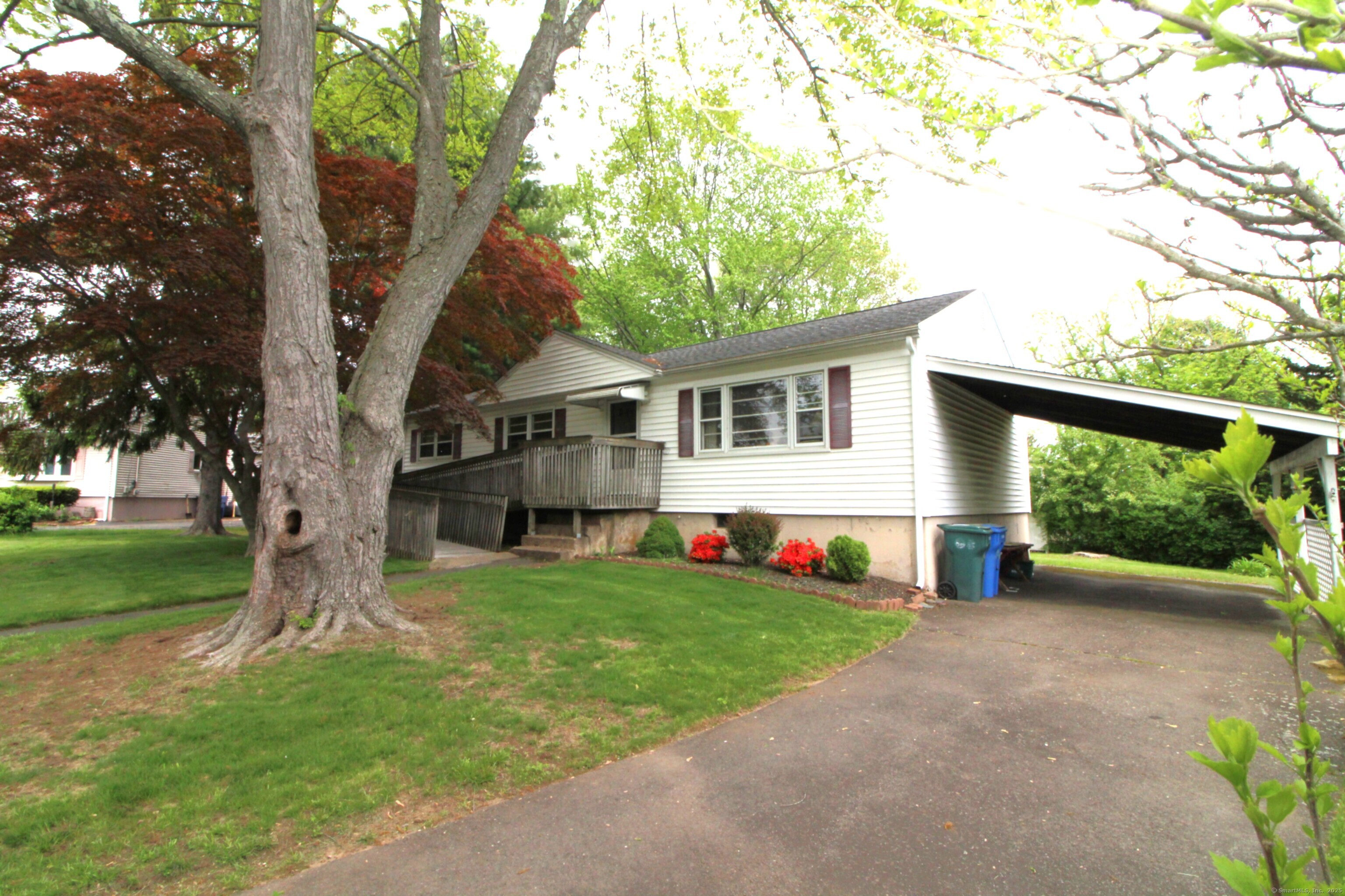 Property for Sale at Lent Road, Hamden, Connecticut - Bedrooms: 3 
Bathrooms: 2 
Rooms: 6  - $269,900