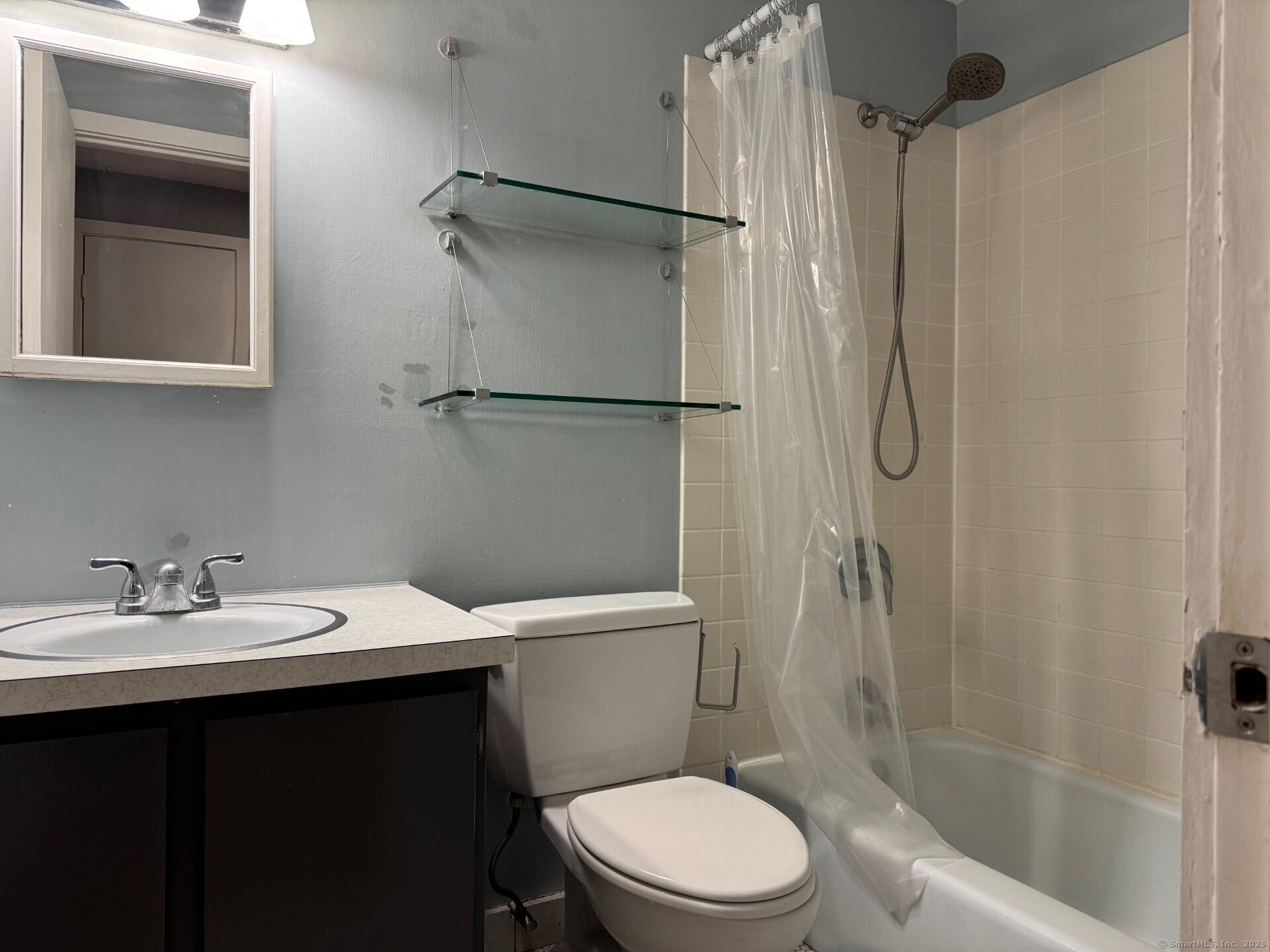 Avon, Connecticut 06001, United States, 1 Bedroom Bedrooms, ,1 BathroomBathrooms,Residential,Active,226743