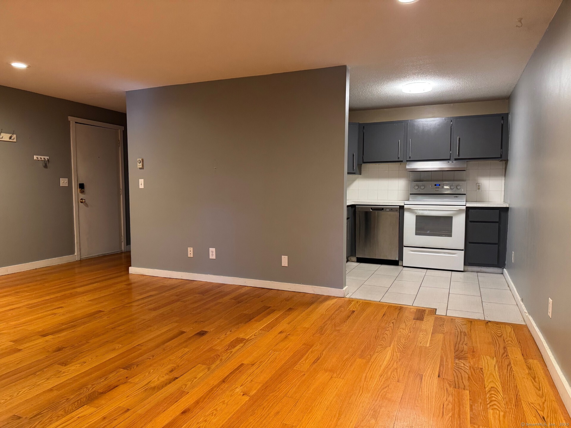 Avon, Connecticut 06001, United States, 1 Bedroom Bedrooms, ,1 BathroomBathrooms,Residential,Active,226743