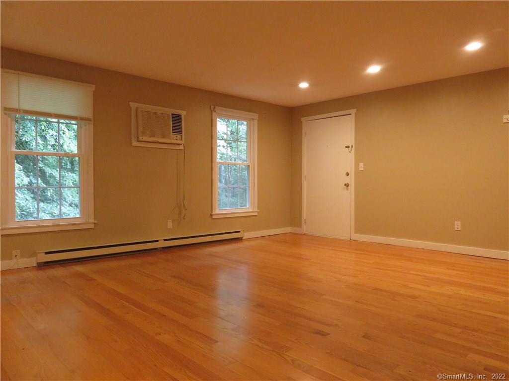 Avon, Connecticut 06001, United States, 1 Bedroom Bedrooms, ,1 BathroomBathrooms,Residential,Active,226743