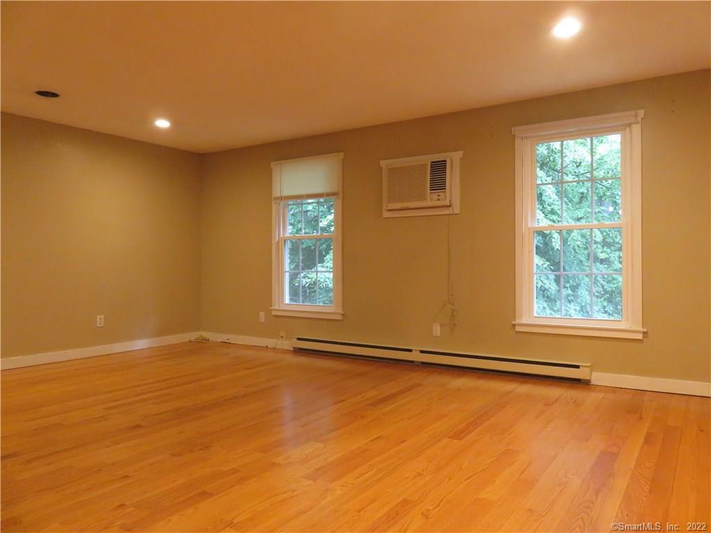 Avon, Connecticut 06001, United States, 1 Bedroom Bedrooms, ,1 BathroomBathrooms,Residential,Active,226743