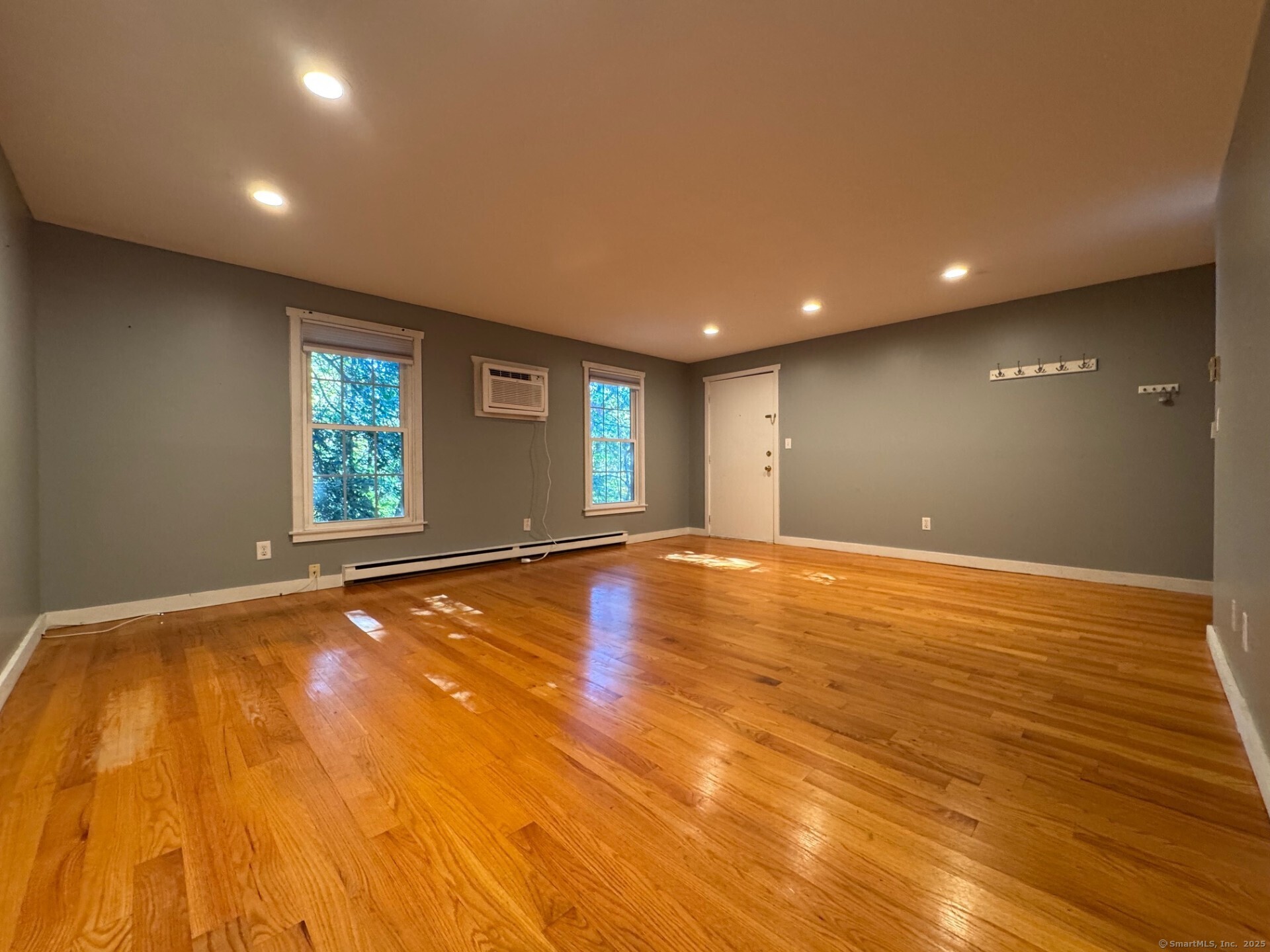 Avon, Connecticut 06001, United States, 1 Bedroom Bedrooms, ,1 BathroomBathrooms,Residential,Active,226743