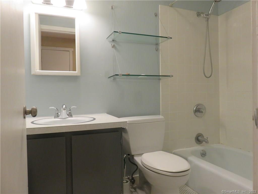 Avon, Connecticut 06001, United States, 1 Bedroom Bedrooms, ,1 BathroomBathrooms,Residential,Active,226743