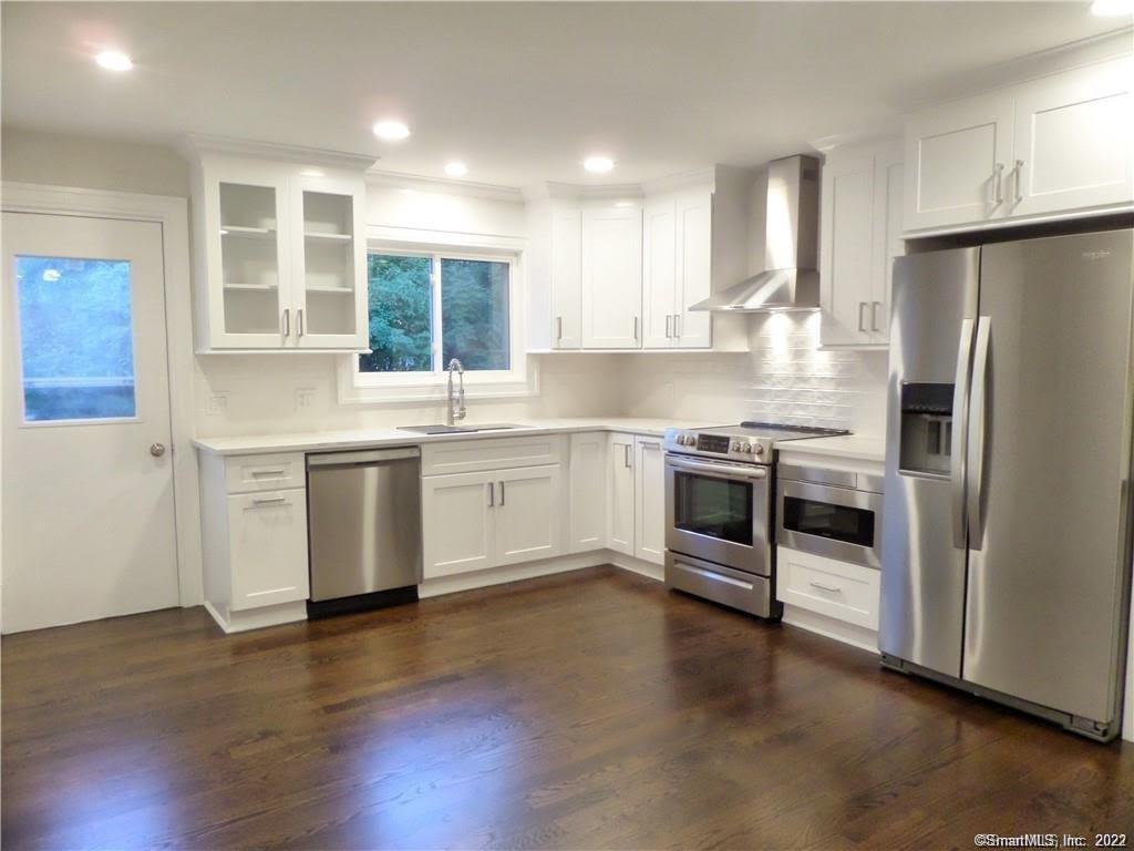 Rental Property at School Street 112, Fairfield, Connecticut - Bedrooms: 2 
Bathrooms: 2 
Rooms: 4  - $3,100 MO.