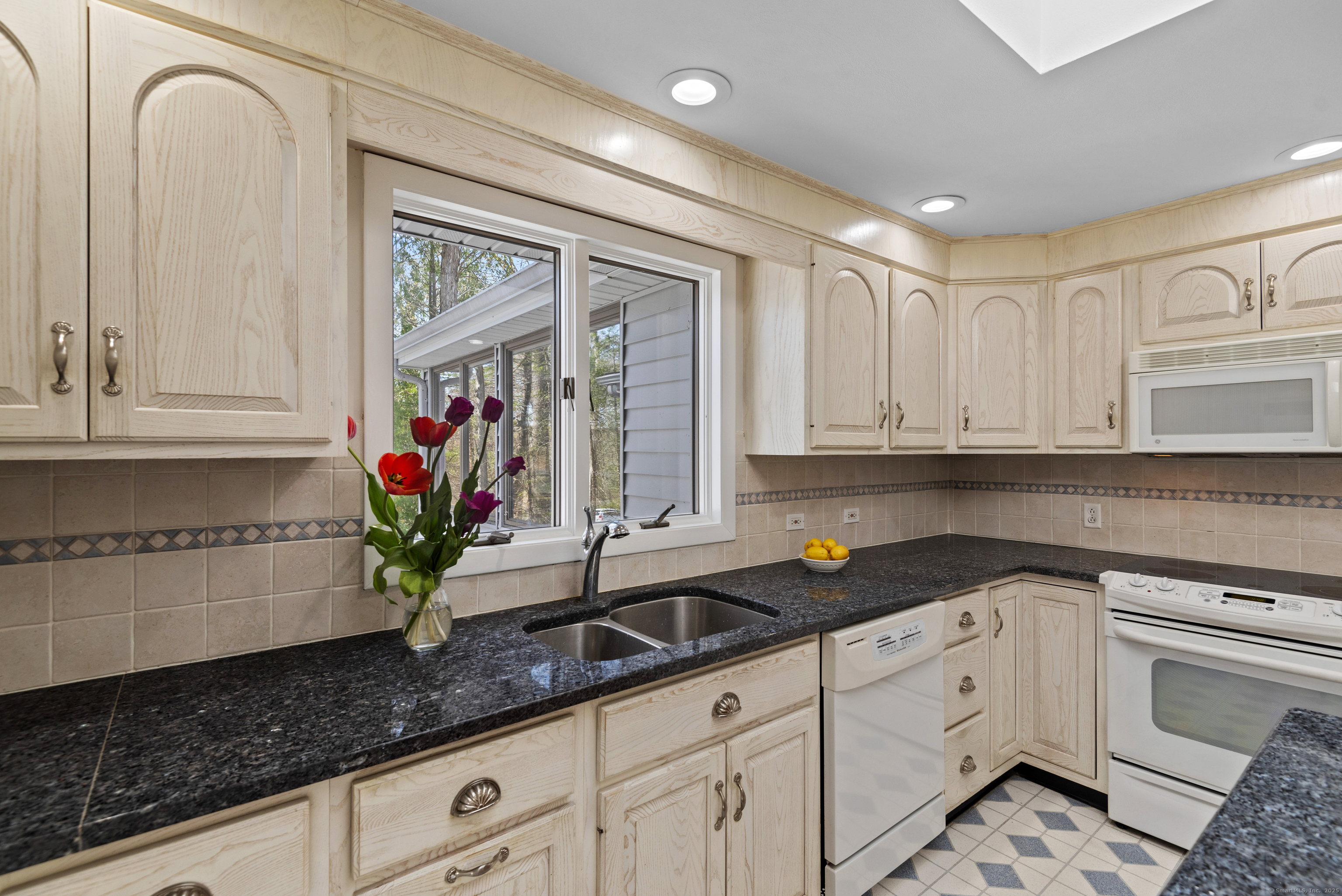 33 Woodland Road, East Lyme, Connecticut image 10