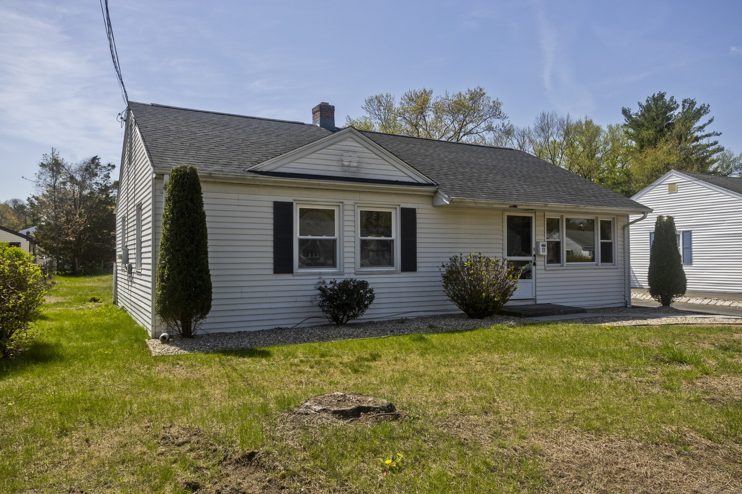 27 Lorraine Court, East Hartford, Connecticut image 2