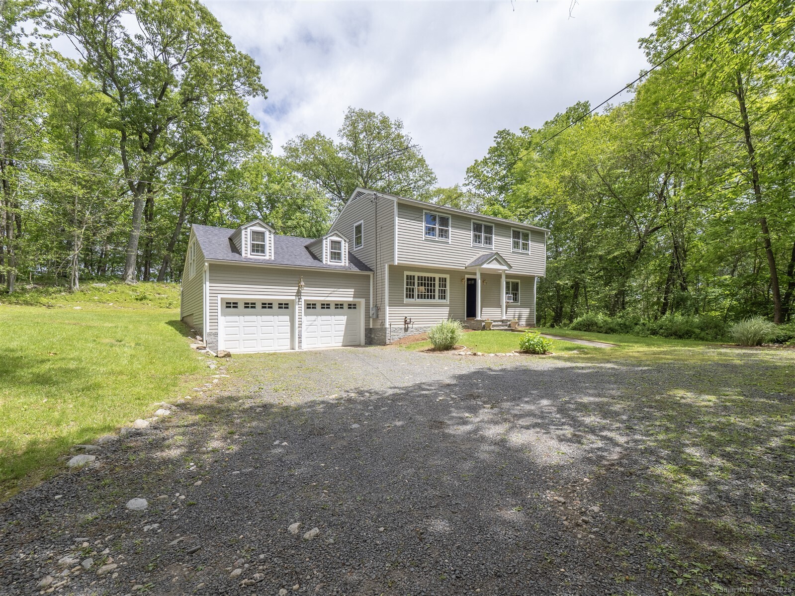 Powder Horn Hill Road, Wilton, Connecticut - 4 Bedrooms  
3 Bathrooms  
10 Rooms - 