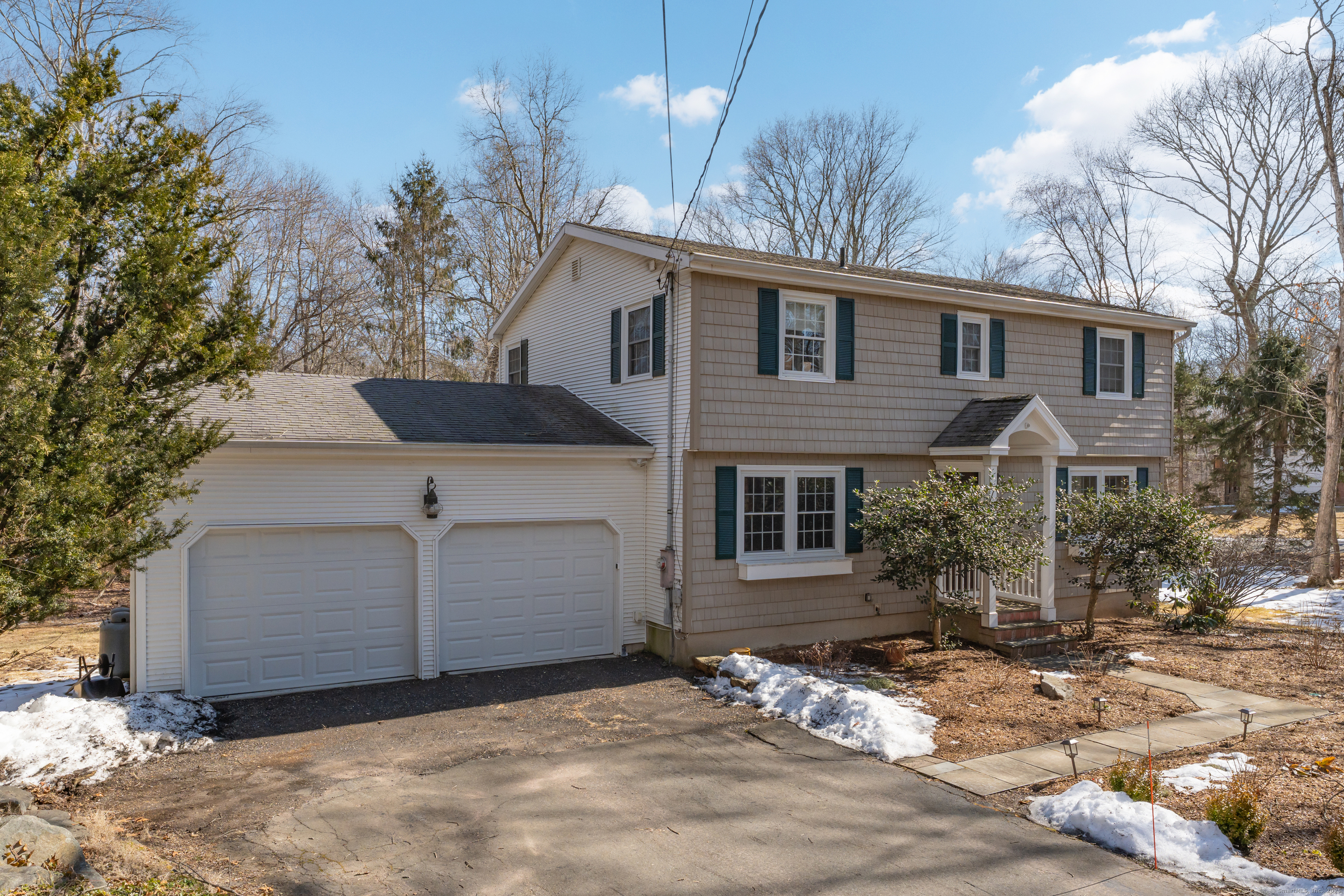 Little Meadow Road, Guilford, Connecticut - 4 Bedrooms  
3 Bathrooms  
10 Rooms - 