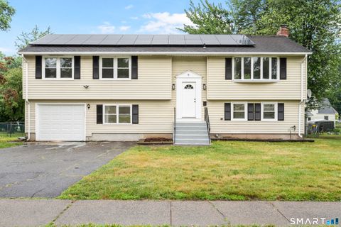 Photo of 70 Ridge Crest Circle, Wethersfield, CT 06109 (MLS # 24188310)