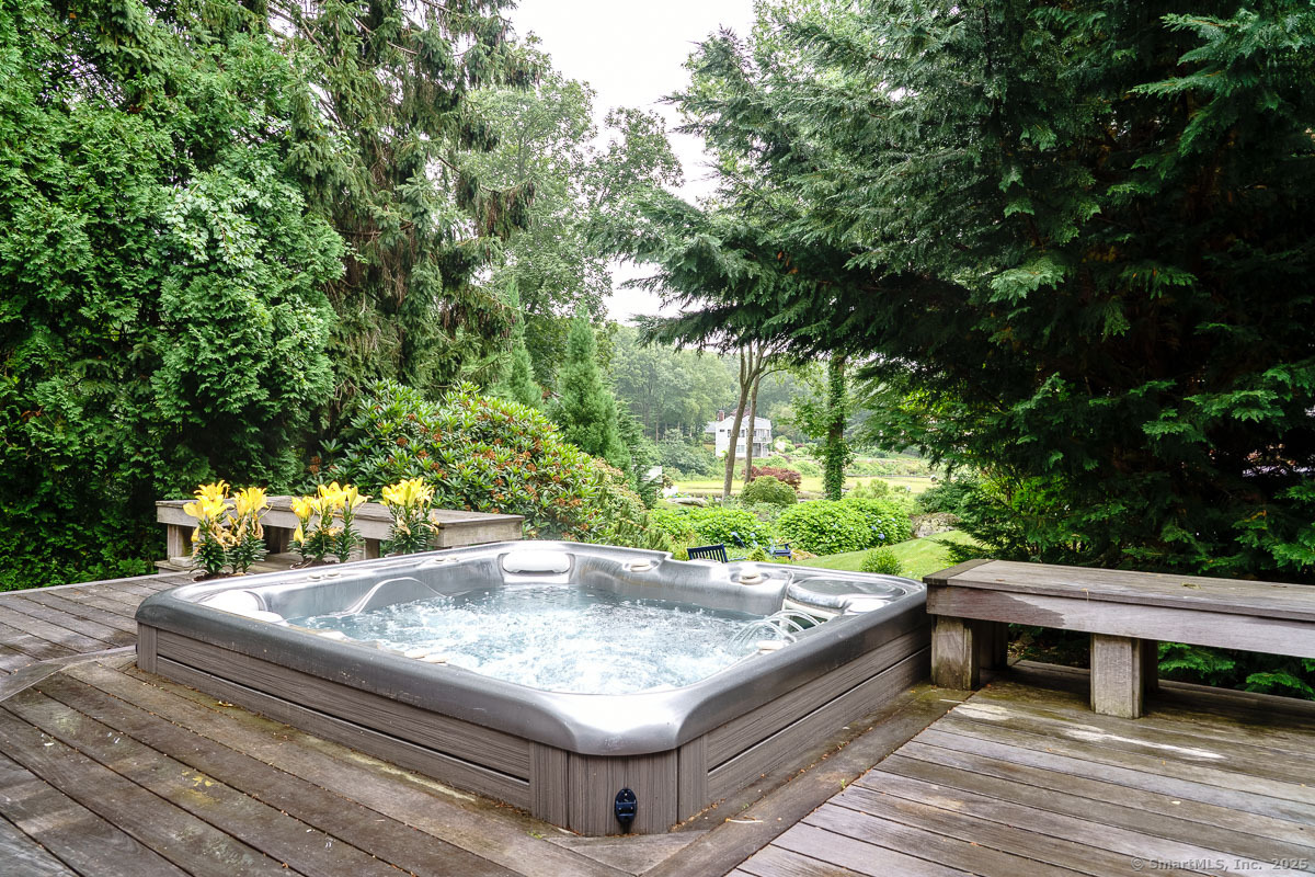 Stonington, Connecticut 06355, United States, 4 Bedrooms Bedrooms, ,4 BathroomsBathrooms,Residential,Active,167694