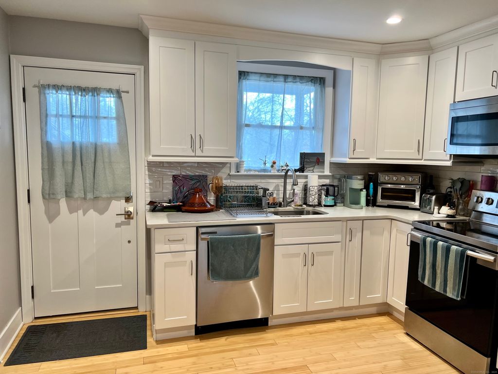 Photo of 7 Dale Street #2R, Stamford, CT 06902 (MLS # 24162061)