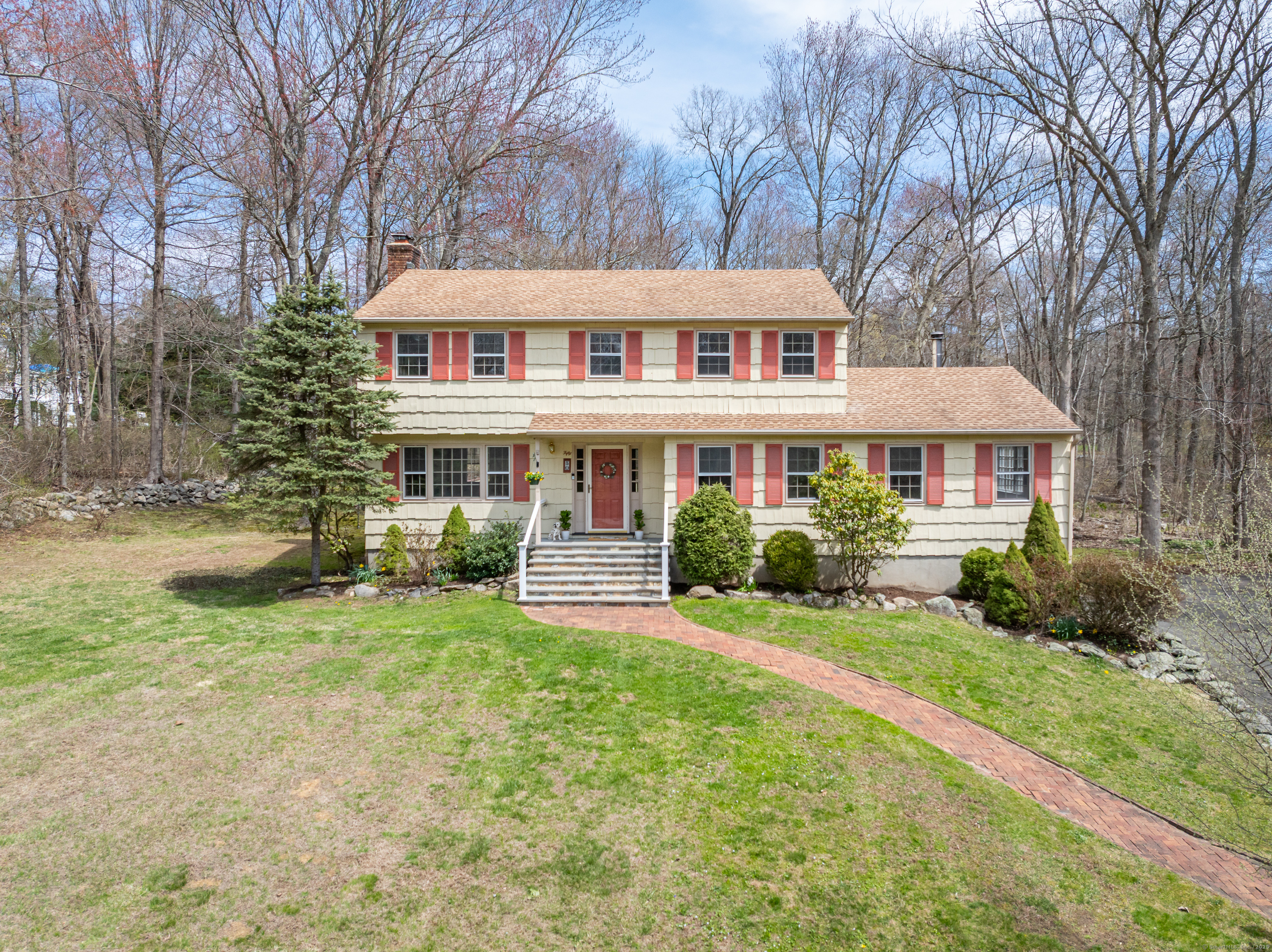 Buckingham Ridge Road, Wilton, Connecticut - 4 Bedrooms  
3 Bathrooms  
8 Rooms - 
