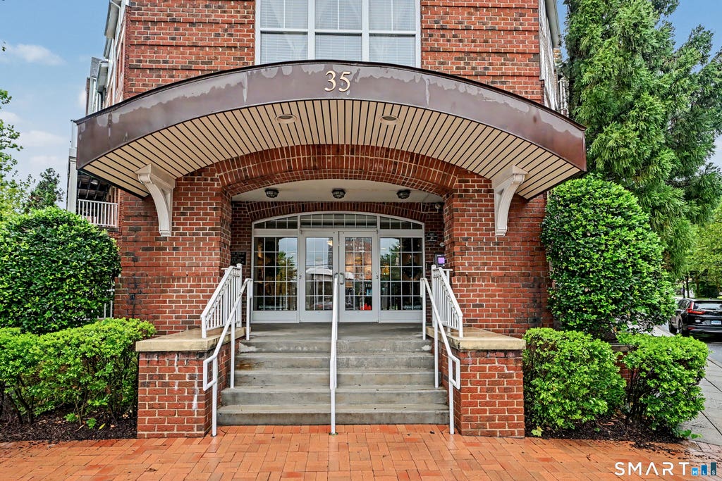 Photo of 35 W Broad Street #117, Stamford, CT 06902 (MLS # 24194428)