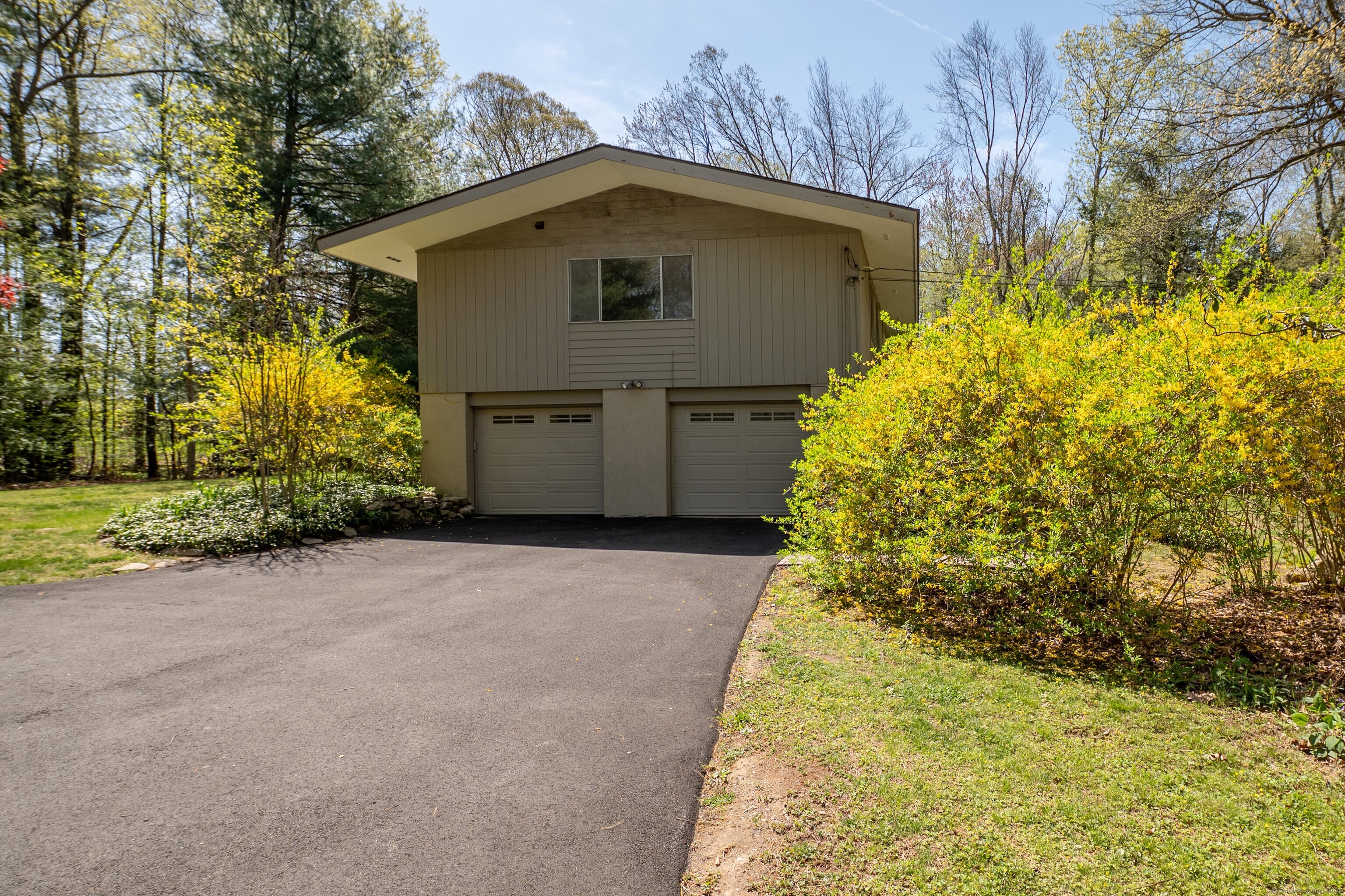 87 Pleasant Drive, Bethany, Connecticut image 4