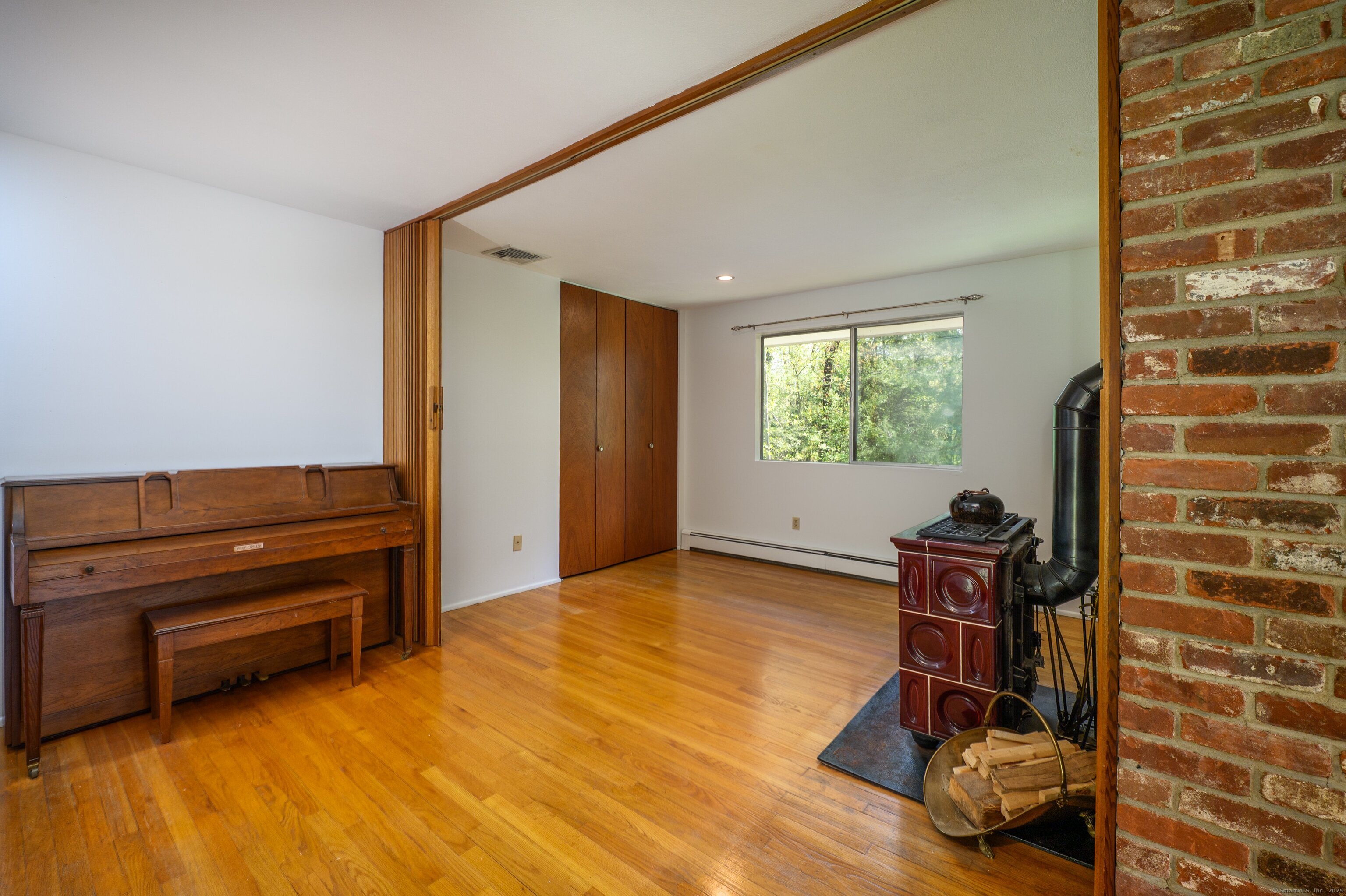 87 Pleasant Drive, Bethany, Connecticut image 6