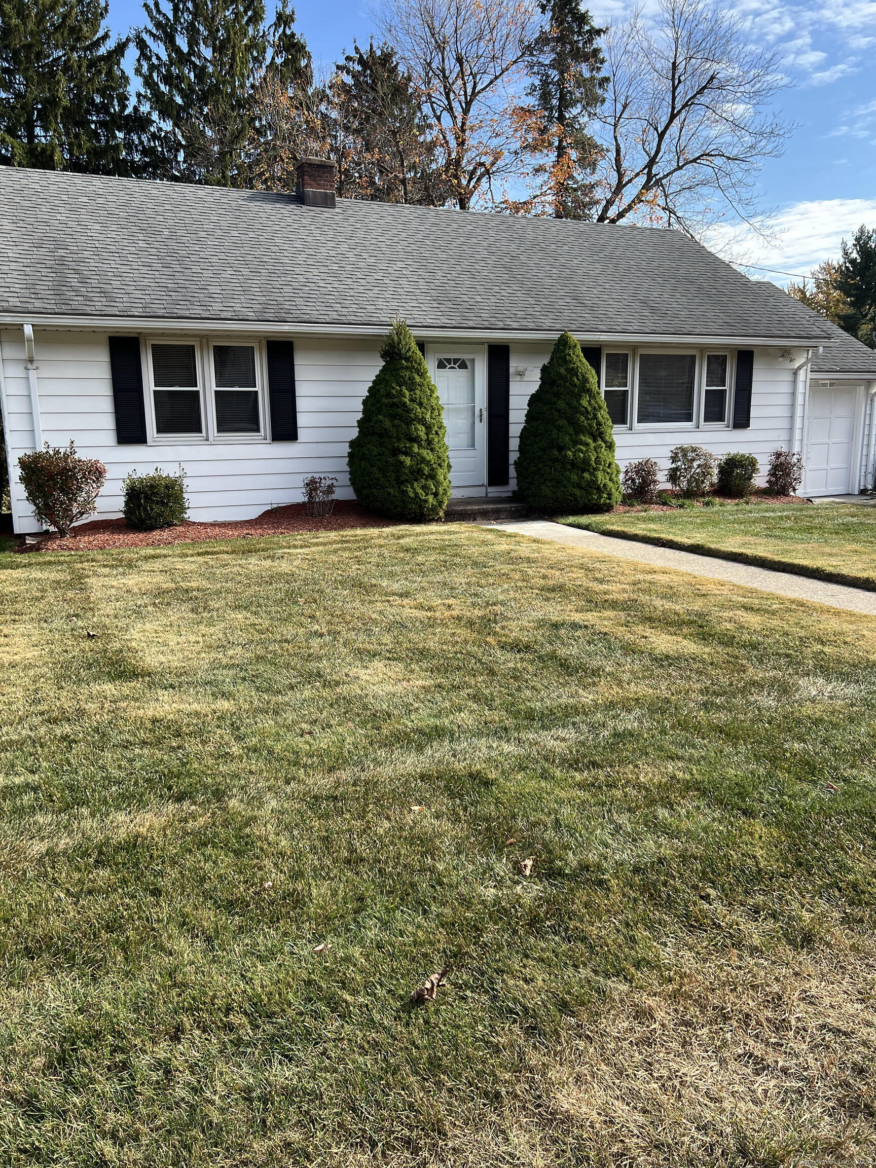 Property for Sale at Rentell Road, Hamden, Connecticut - Bedrooms: 2 
Bathrooms: 1 
Rooms: 5  - $300,000