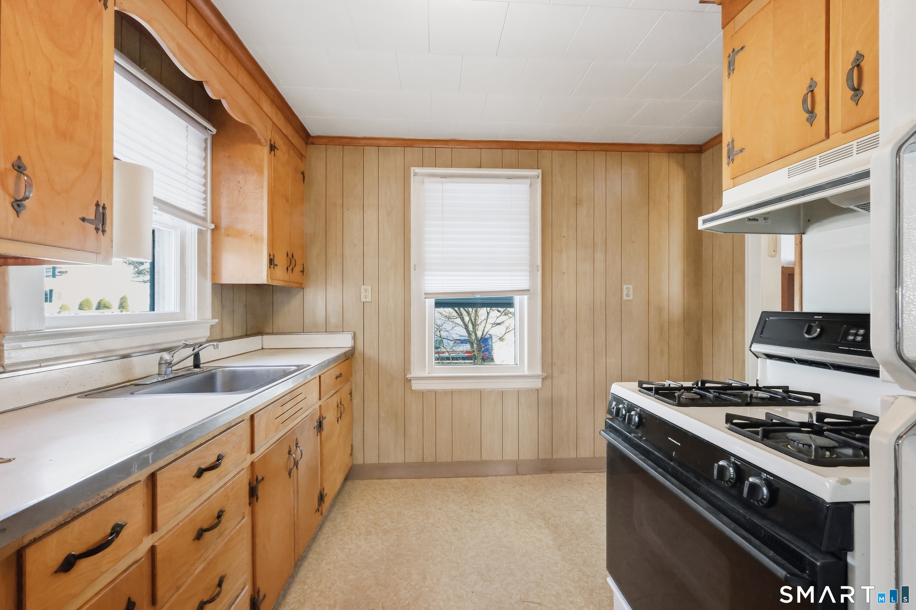 807 Long Hill Avenue