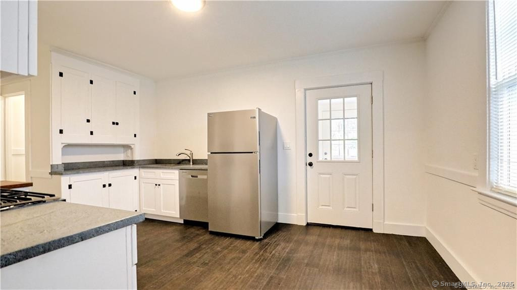 Prospect Street, Milford, Connecticut - 3 Bedrooms  
2 Bathrooms  
8 Rooms - 