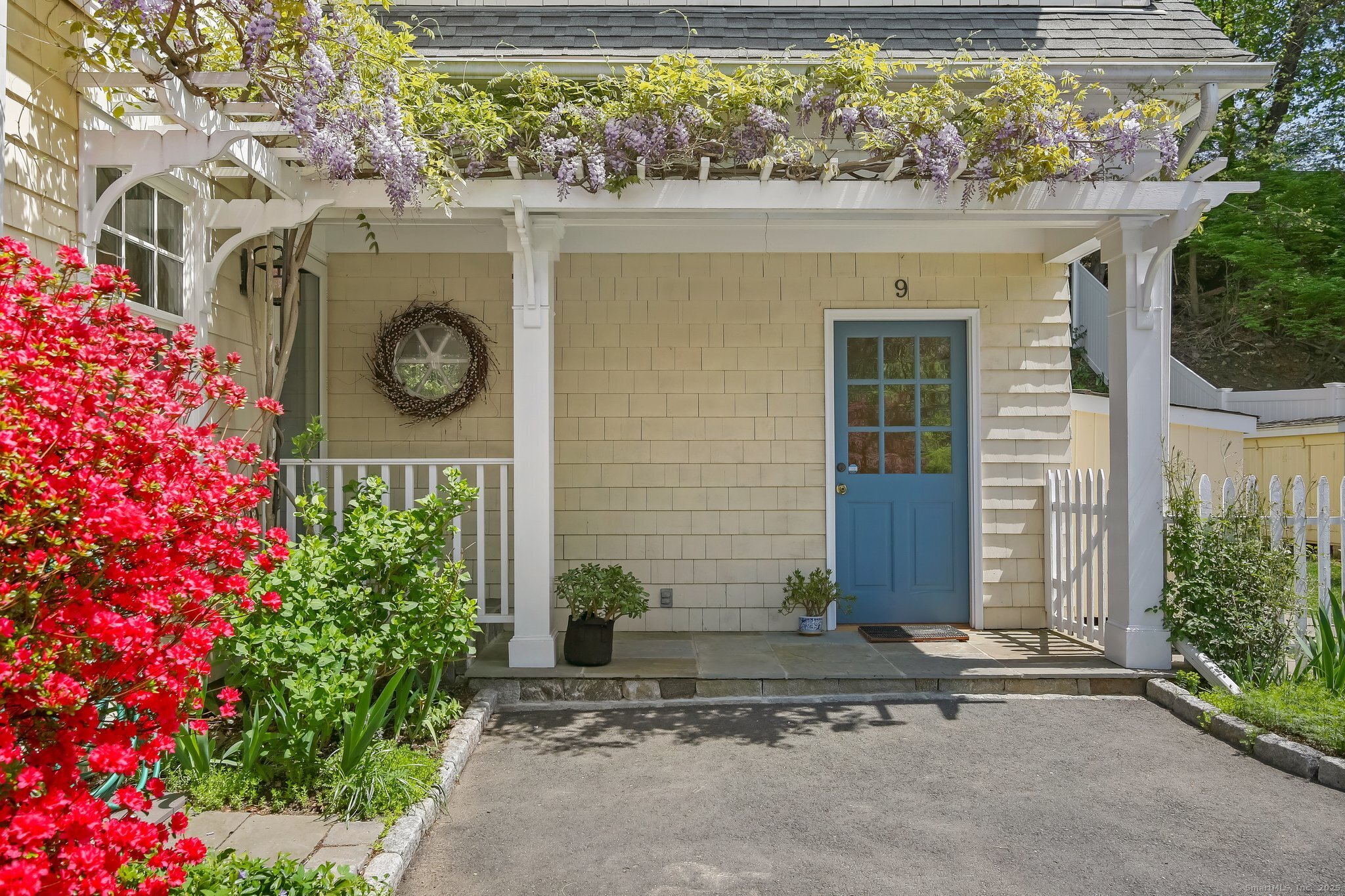 Property for Sale at Glenwood Drive, Darien, Connecticut - Bedrooms: 3 
Bathrooms: 2 
Rooms: 9  - $1,125,000