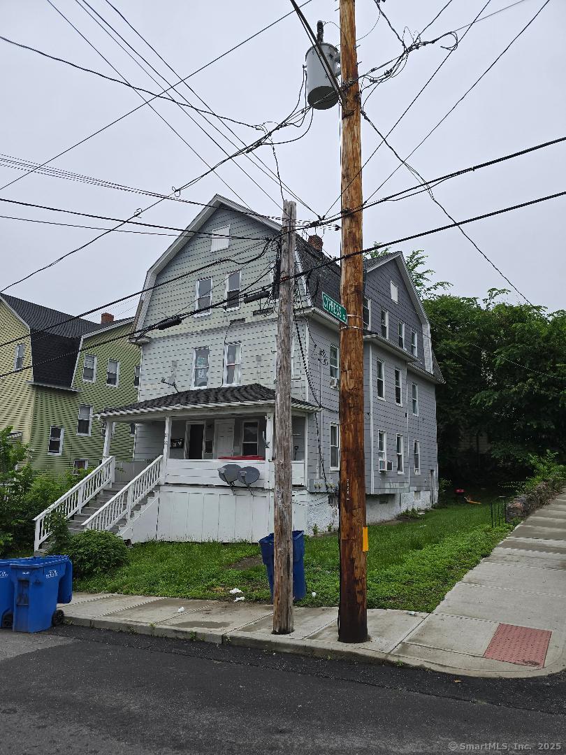 Stiles Street 3rd, Waterbury, Connecticut - 3 Bedrooms  
1 Bathrooms  
6 Rooms - 