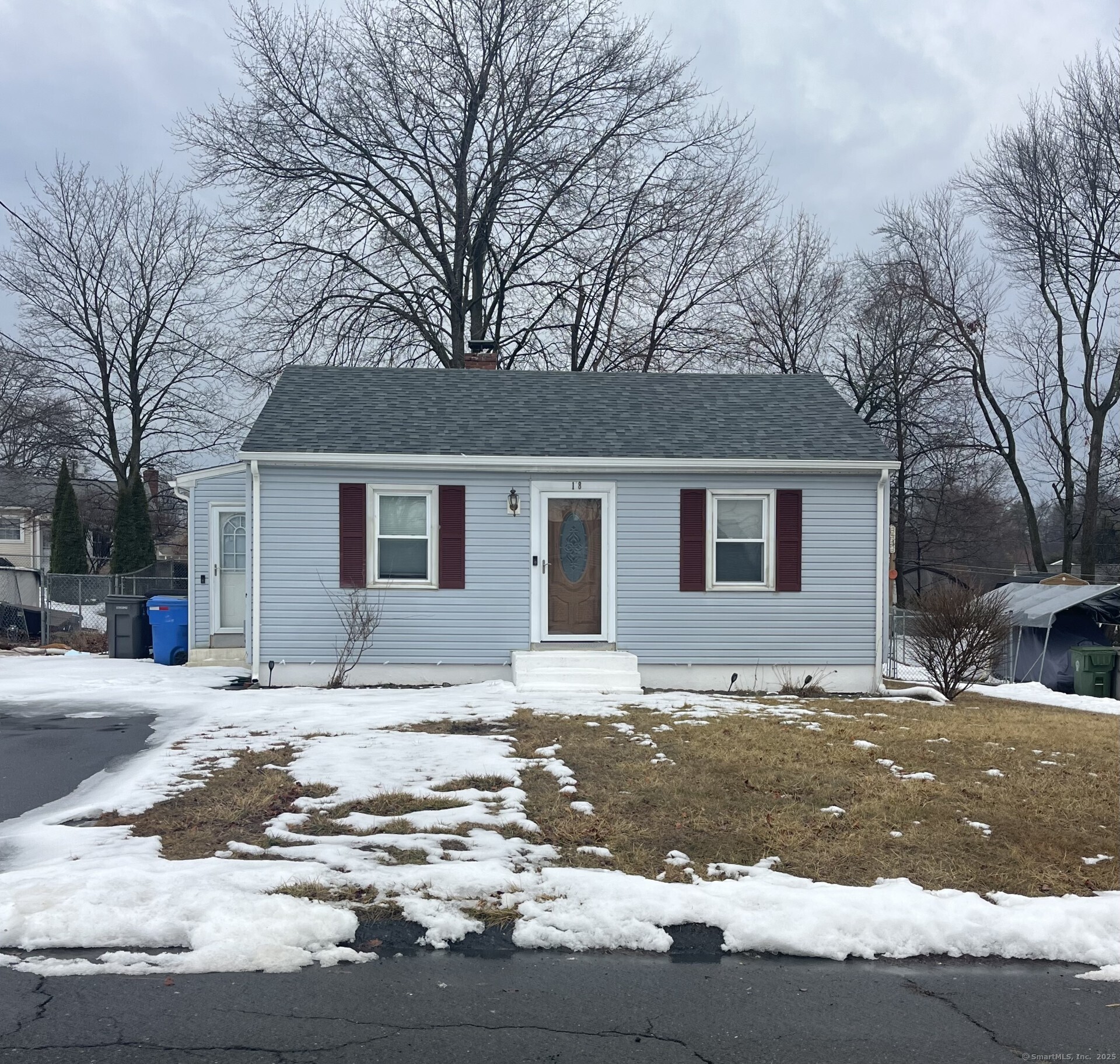 Sandy Drive, Bristol, Connecticut - 2 Bedrooms  
1 Bathrooms  
5 Rooms - 