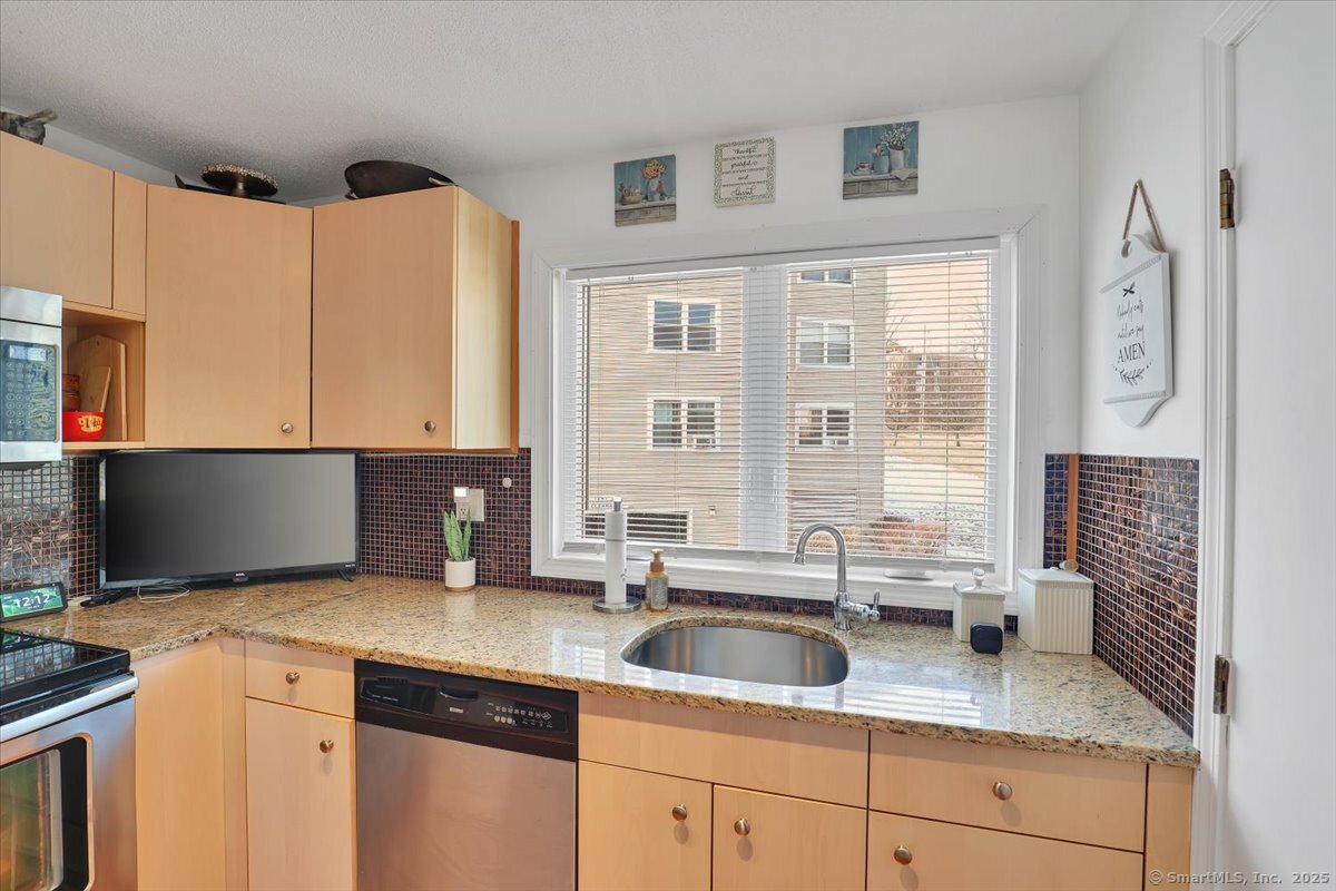 1243 East Street #APT F, New Britain, Connecticut image 9