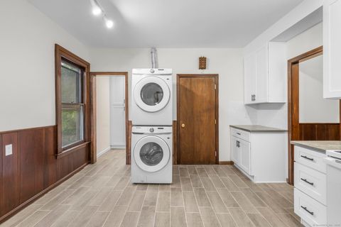 Tiny photo for 32 oak Avenue #A, Shelton, CT 06484 (MLS # 24134113)
