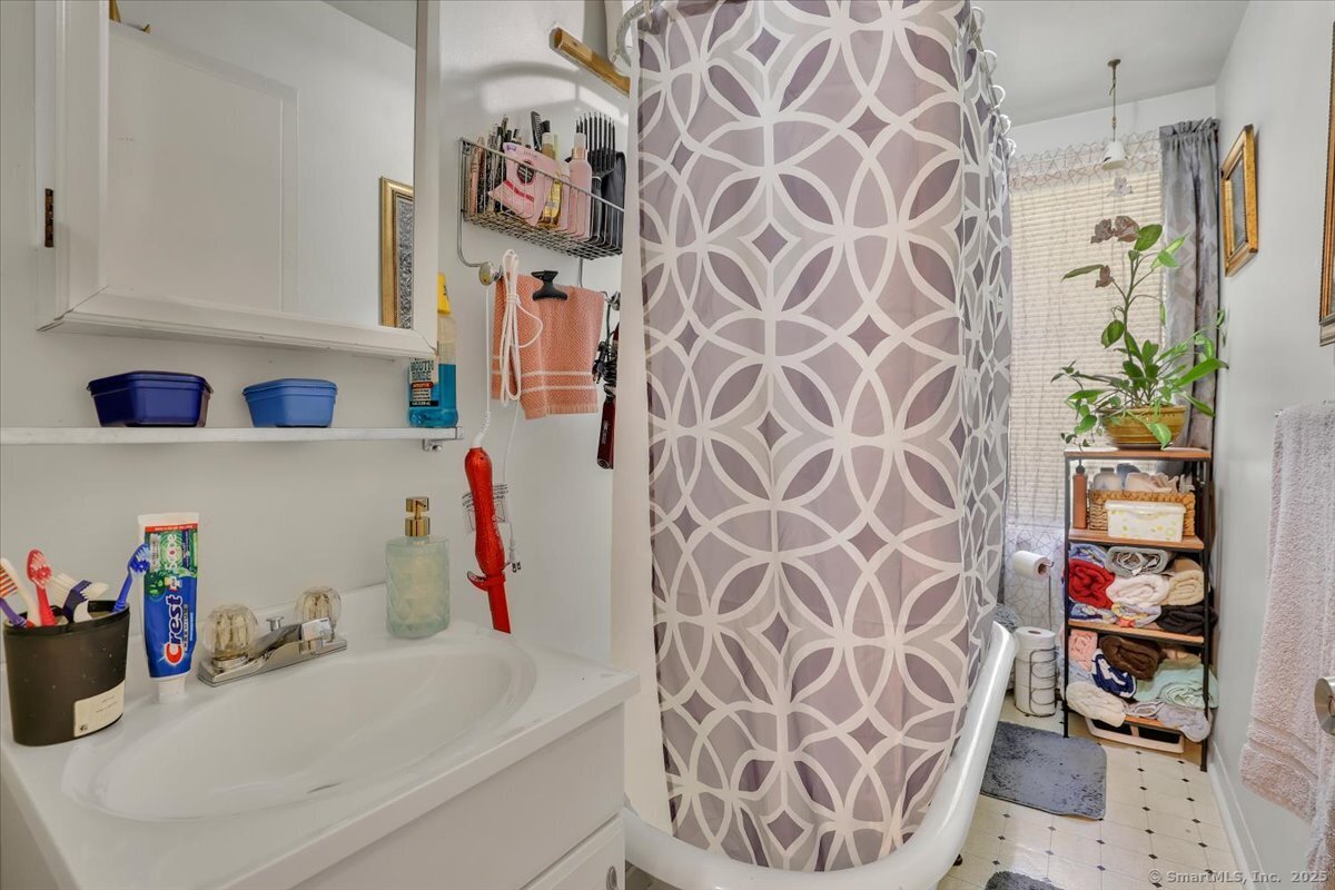 Windham, Connecticut 06226, United States, 8 Bedrooms Bedrooms, ,4 BathroomsBathrooms,Residential,Active,162254