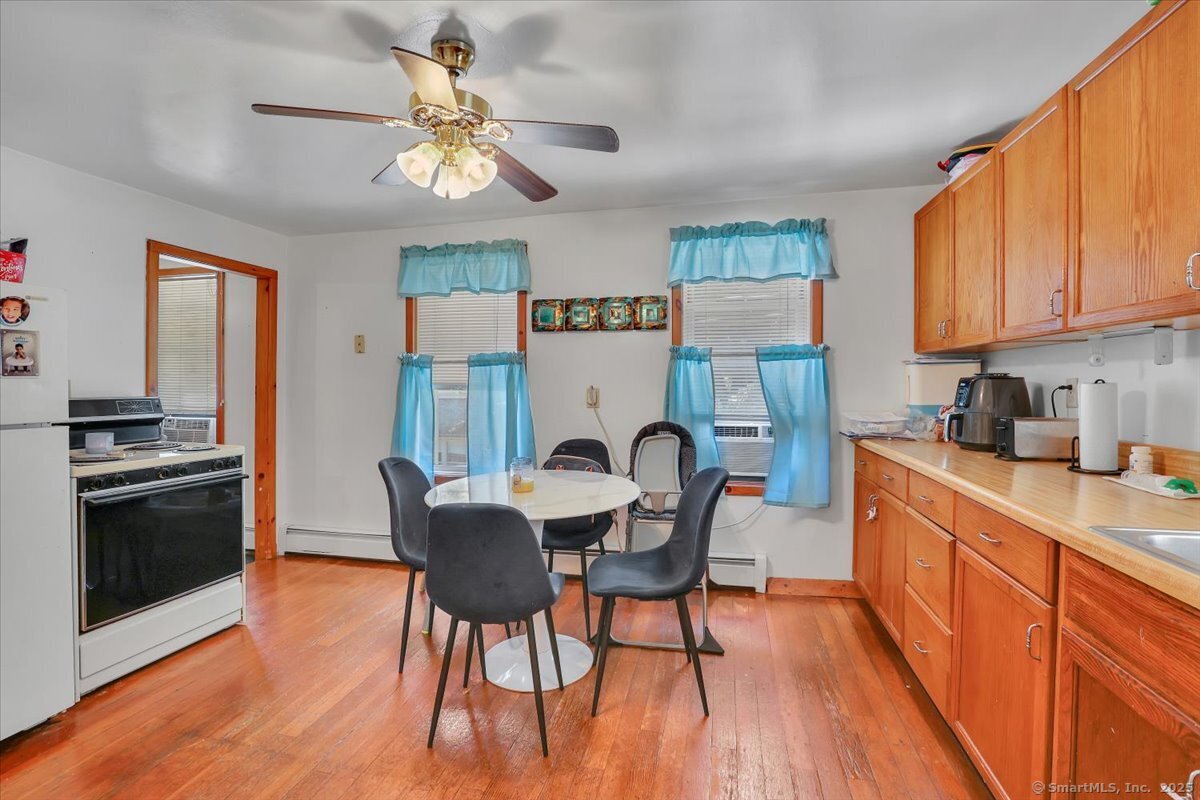 Windham, Connecticut 06226, United States, 8 Bedrooms Bedrooms, ,4 BathroomsBathrooms,Residential,Active,162254