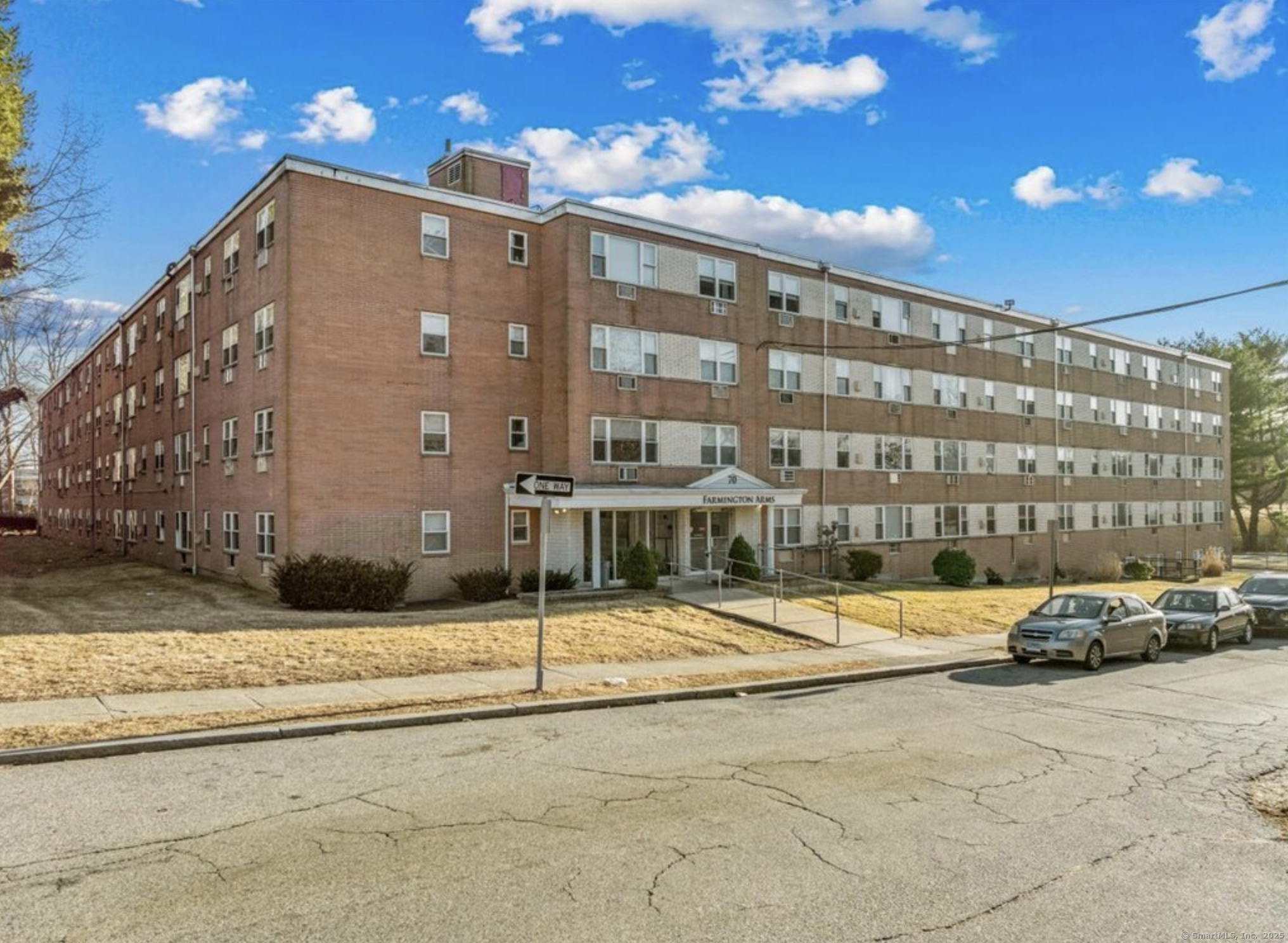 70 Farmington Avenue 1V