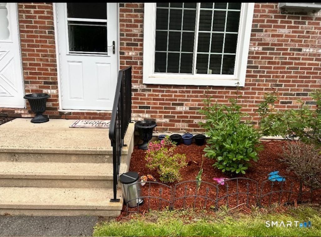 Photo of 163 Cynthia Lane #APT A4, Middletown, CT 06457 (MLS # 24146291)