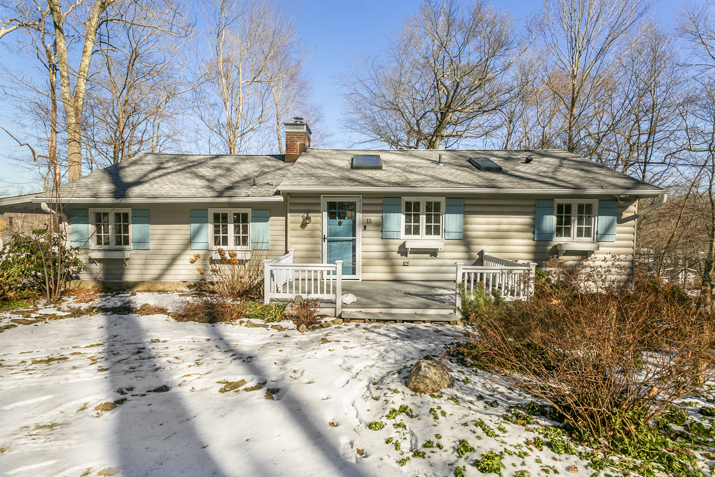 9th Lane, Ridgefield, Connecticut - 2 Bedrooms  
2 Bathrooms  
4 Rooms - 