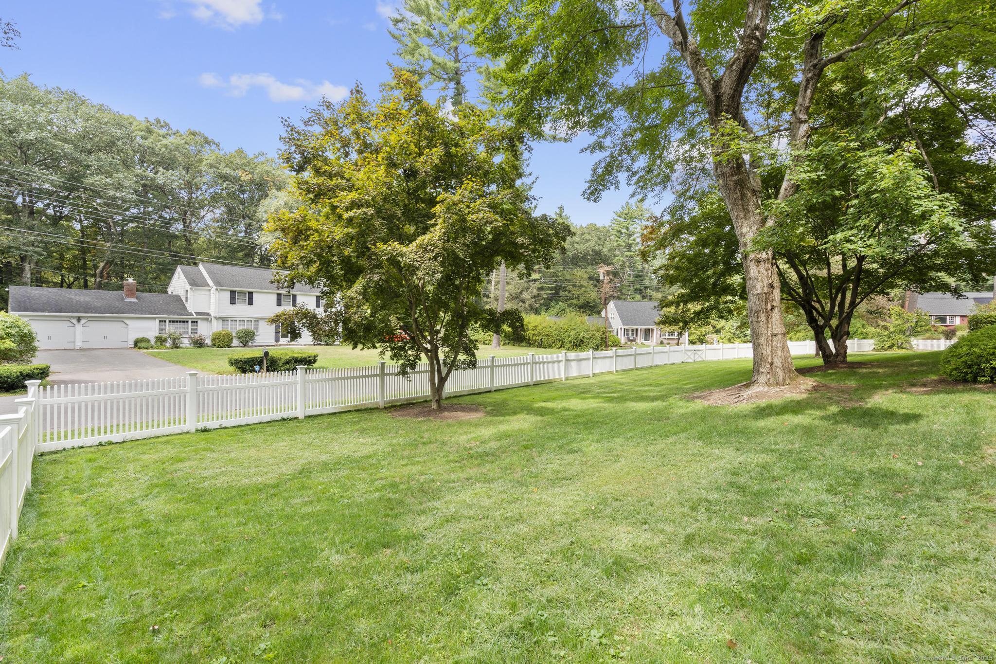 Avon, Connecticut 06001, United States, 4 Bedrooms Bedrooms, ,3 BathroomsBathrooms,Residential,Active,213070