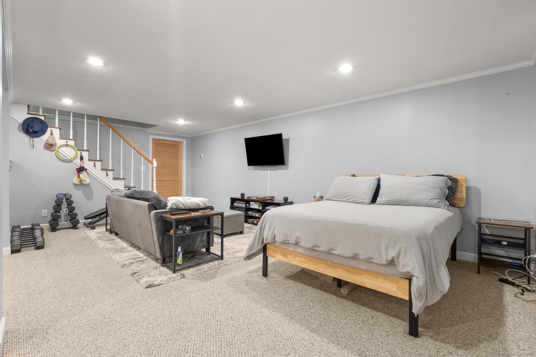 Avon, Connecticut 06001, United States, 4 Bedrooms Bedrooms, ,3 BathroomsBathrooms,Residential,Active,213070