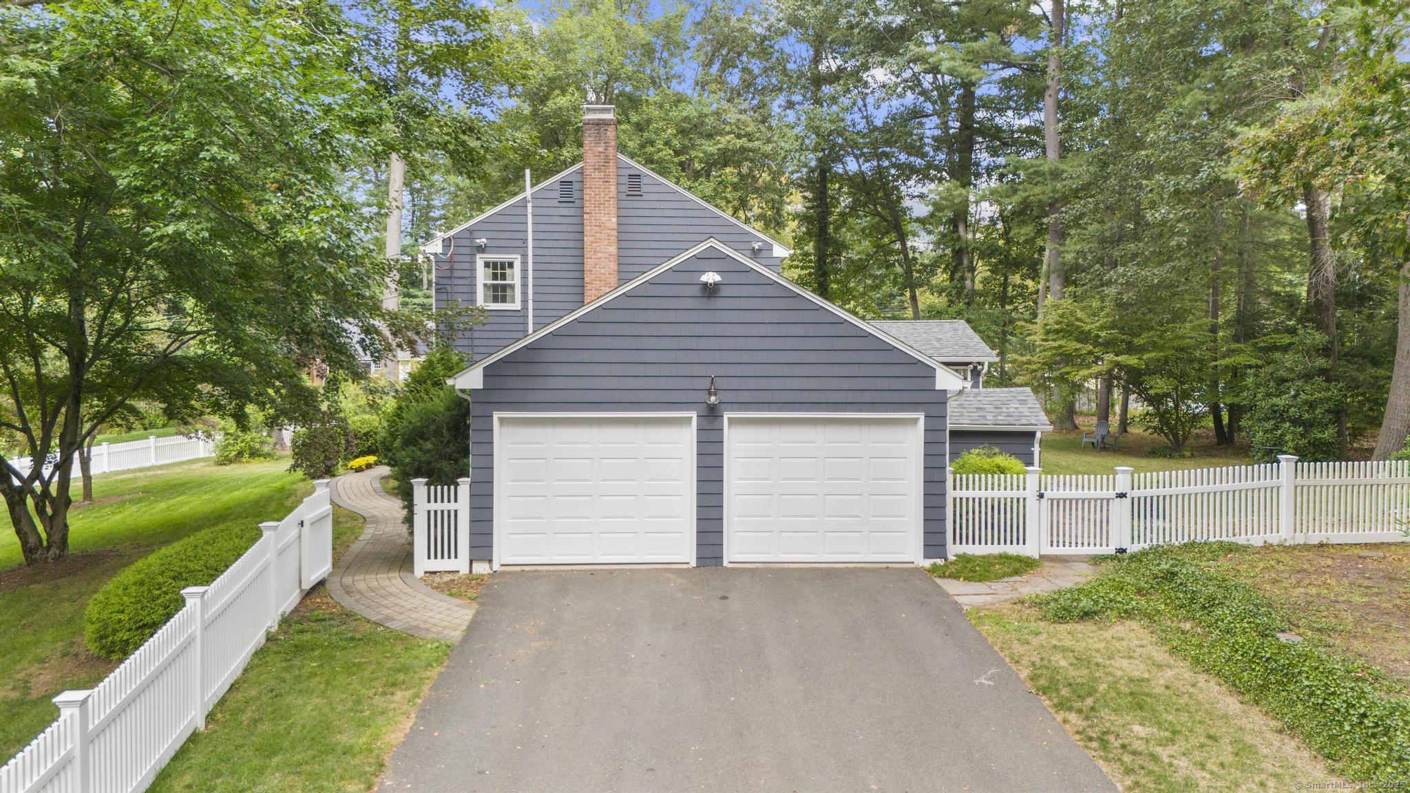 Avon, Connecticut 06001, United States, 4 Bedrooms Bedrooms, ,3 BathroomsBathrooms,Residential,Active,213070