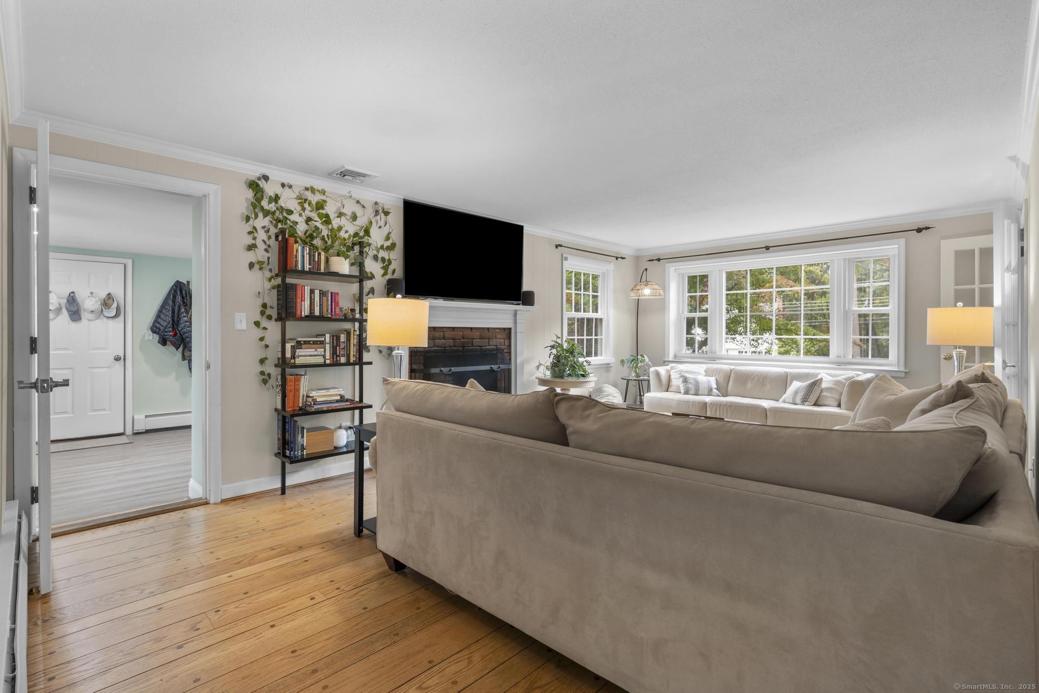 Avon, Connecticut 06001, United States, 4 Bedrooms Bedrooms, ,3 BathroomsBathrooms,Residential,Active,213070