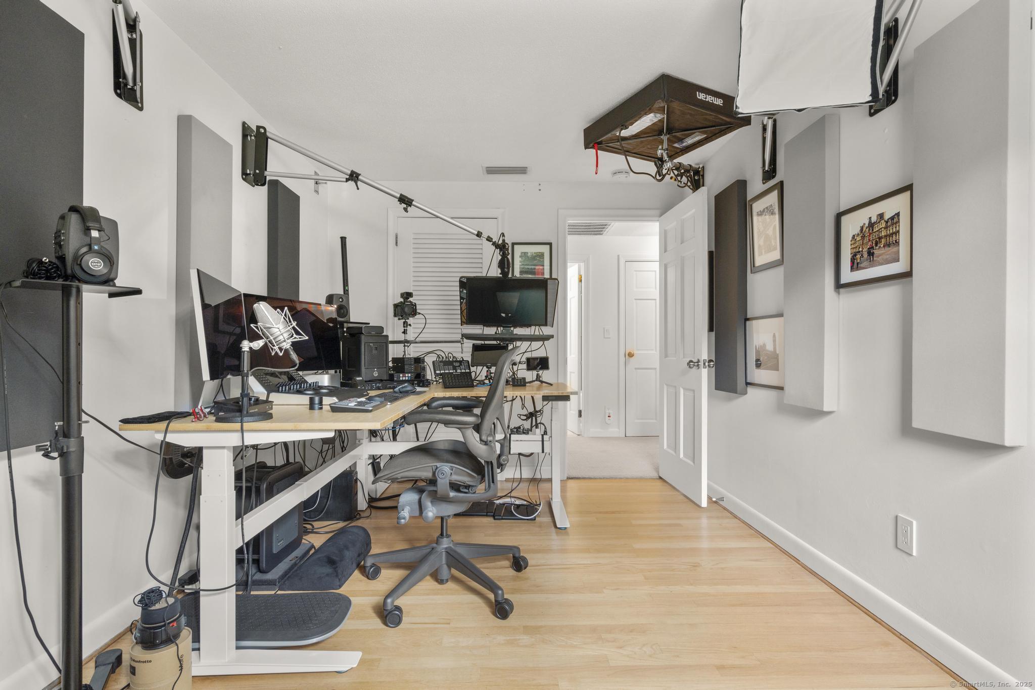 Avon, Connecticut 06001, United States, 4 Bedrooms Bedrooms, ,3 BathroomsBathrooms,Residential,Active,213070