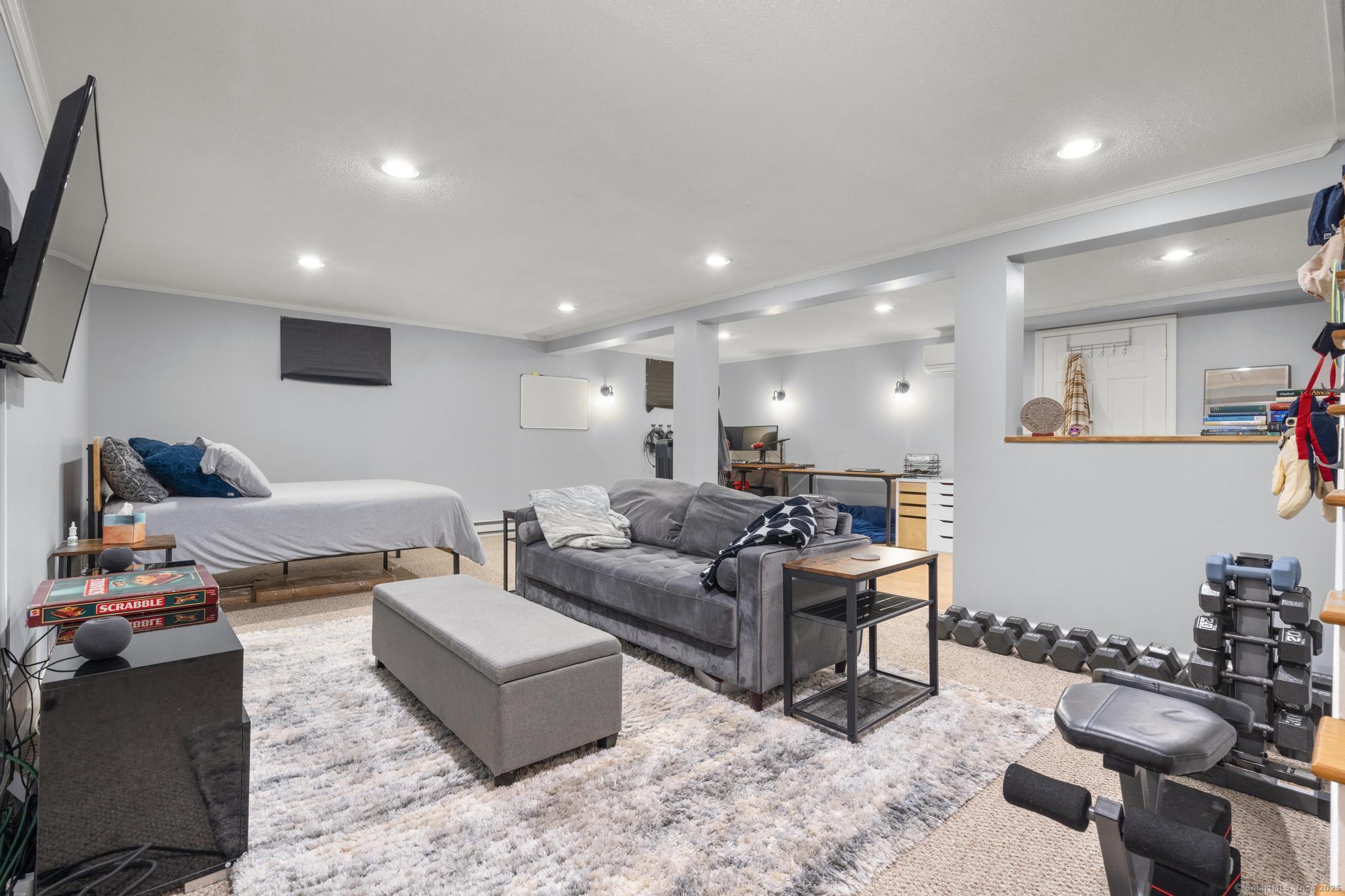 Avon, Connecticut 06001, United States, 4 Bedrooms Bedrooms, ,3 BathroomsBathrooms,Residential,Active,213070