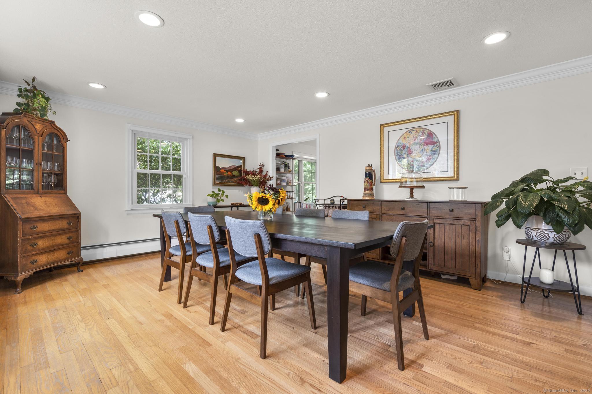 Avon, Connecticut 06001, United States, 4 Bedrooms Bedrooms, ,3 BathroomsBathrooms,Residential,Active,213070