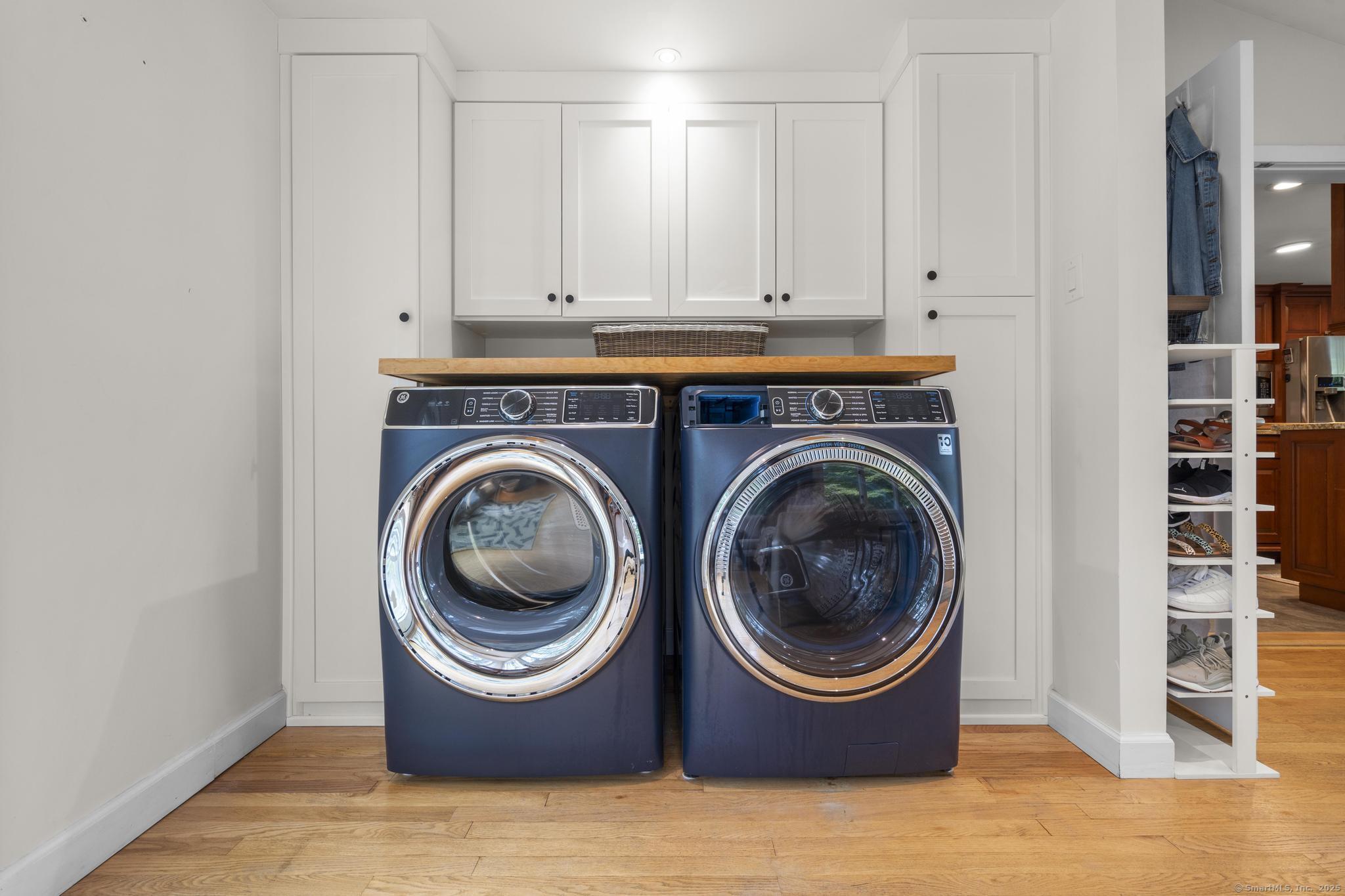 Avon, Connecticut 06001, United States, 4 Bedrooms Bedrooms, ,3 BathroomsBathrooms,Residential,Active,213070