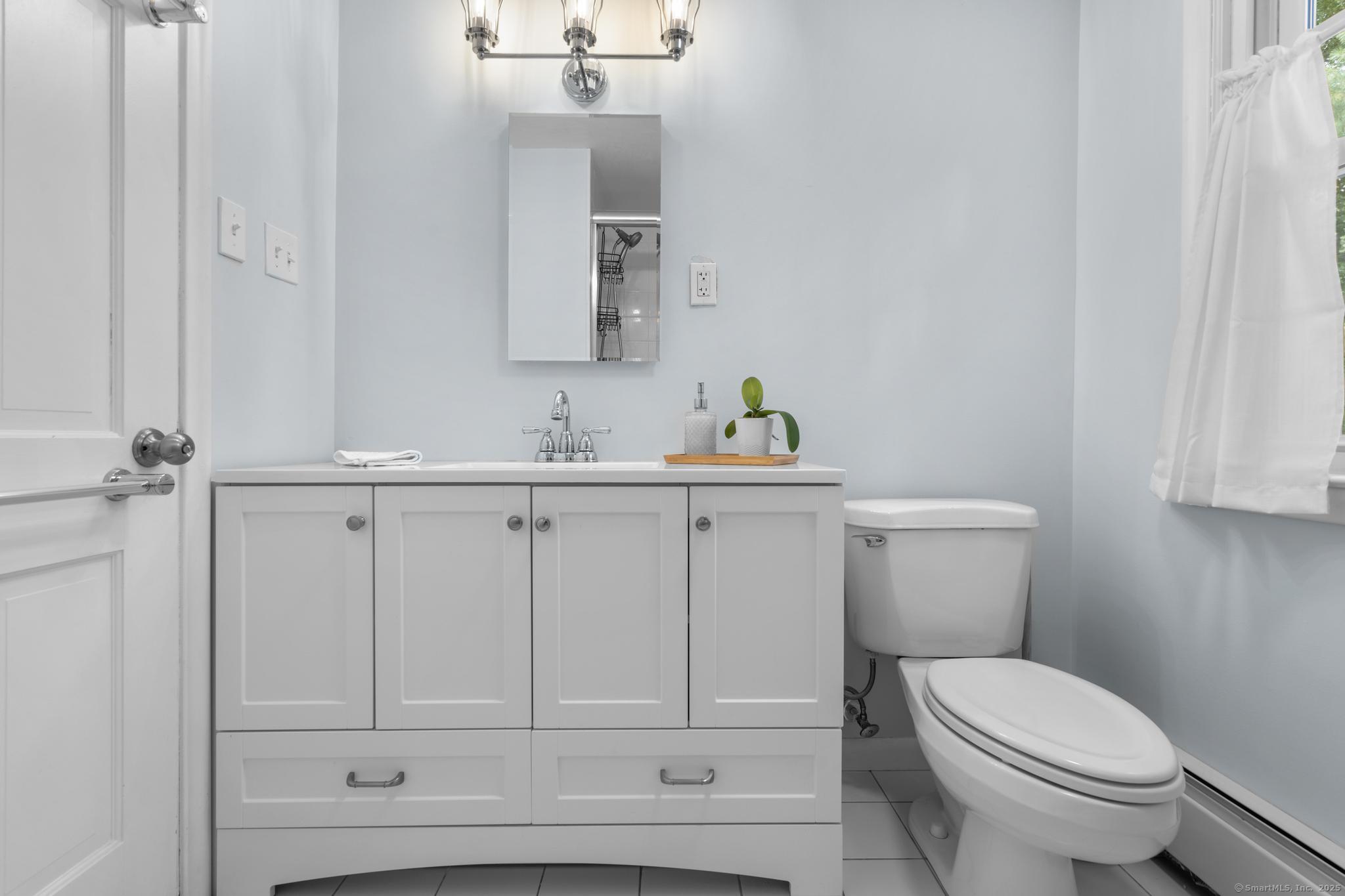 Avon, Connecticut 06001, United States, 4 Bedrooms Bedrooms, ,3 BathroomsBathrooms,Residential,Active,213070