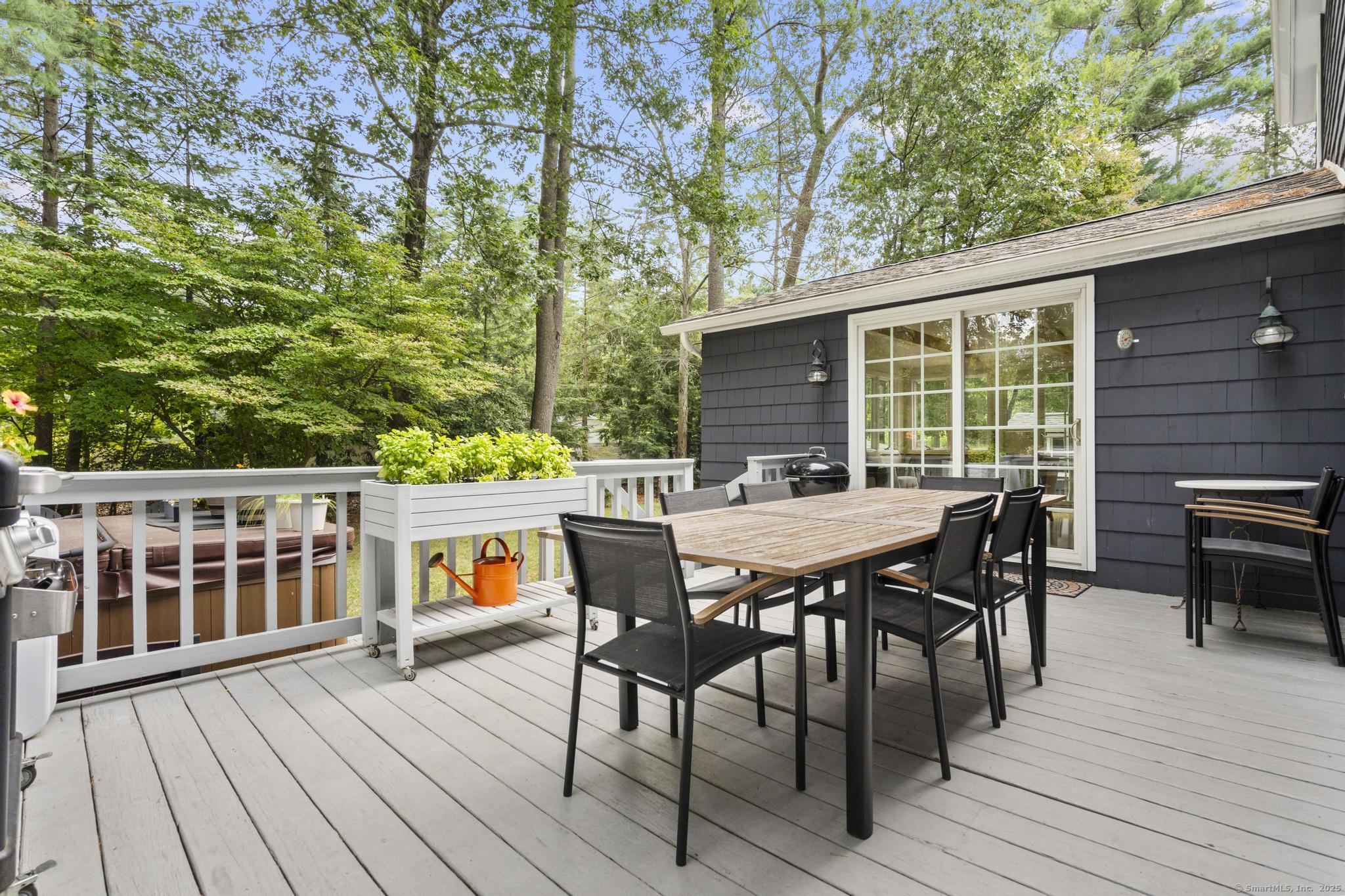 Avon, Connecticut 06001, United States, 4 Bedrooms Bedrooms, ,3 BathroomsBathrooms,Residential,Active,213070