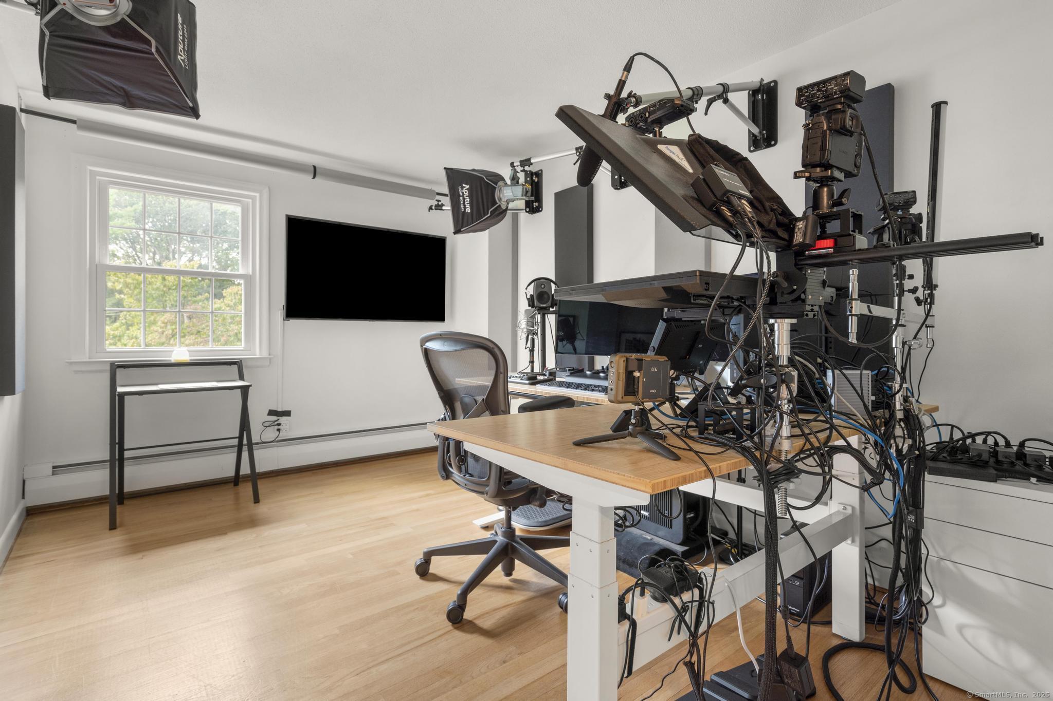 Avon, Connecticut 06001, United States, 4 Bedrooms Bedrooms, ,3 BathroomsBathrooms,Residential,Active,213070