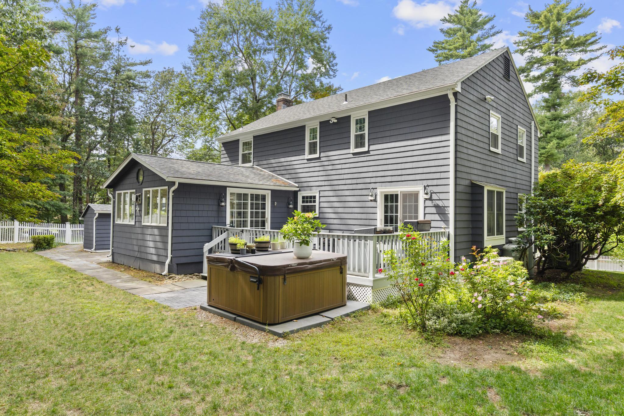 Avon, Connecticut 06001, United States, 4 Bedrooms Bedrooms, ,3 BathroomsBathrooms,Residential,Active,213070