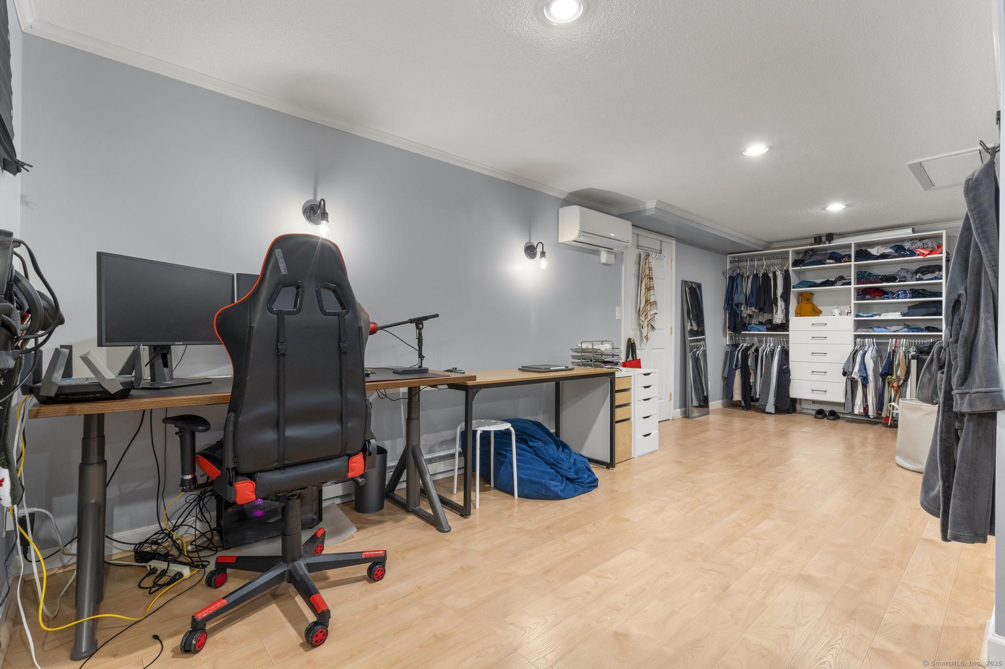 Avon, Connecticut 06001, United States, 4 Bedrooms Bedrooms, ,3 BathroomsBathrooms,Residential,Active,213070