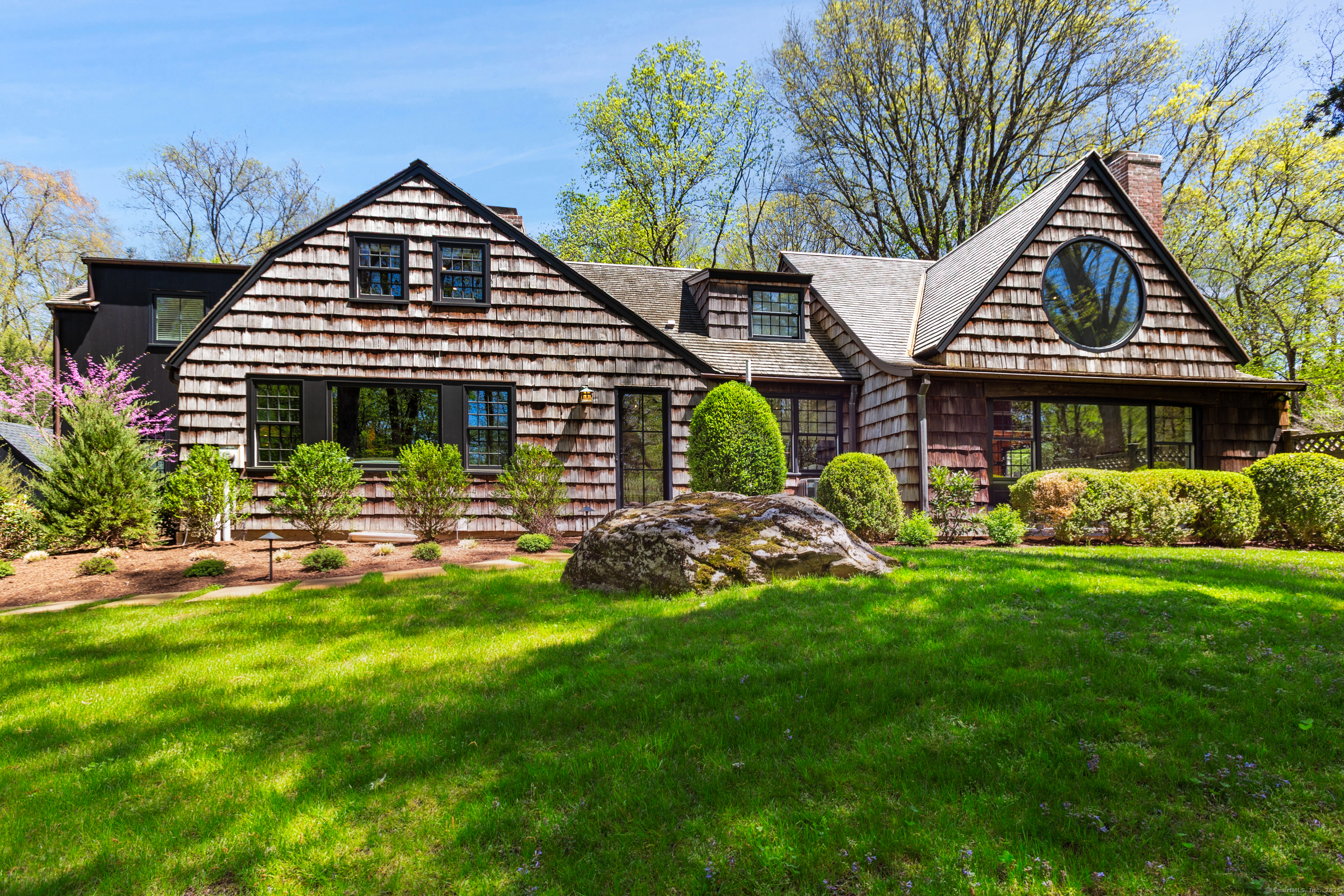 Cedar Hills, Weston, Connecticut - 4 Bedrooms  
4 Bathrooms  
11 Rooms - 