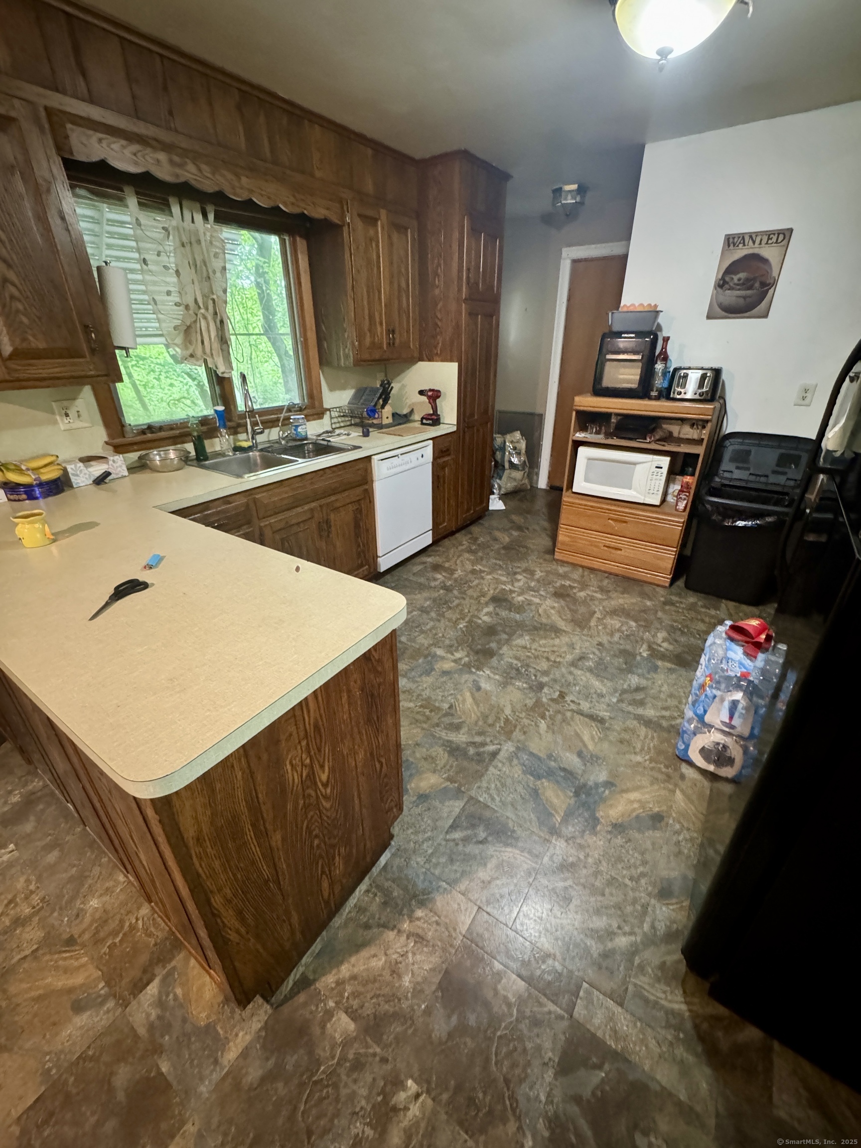 22 Pine Street, Waterford, Connecticut image 6
