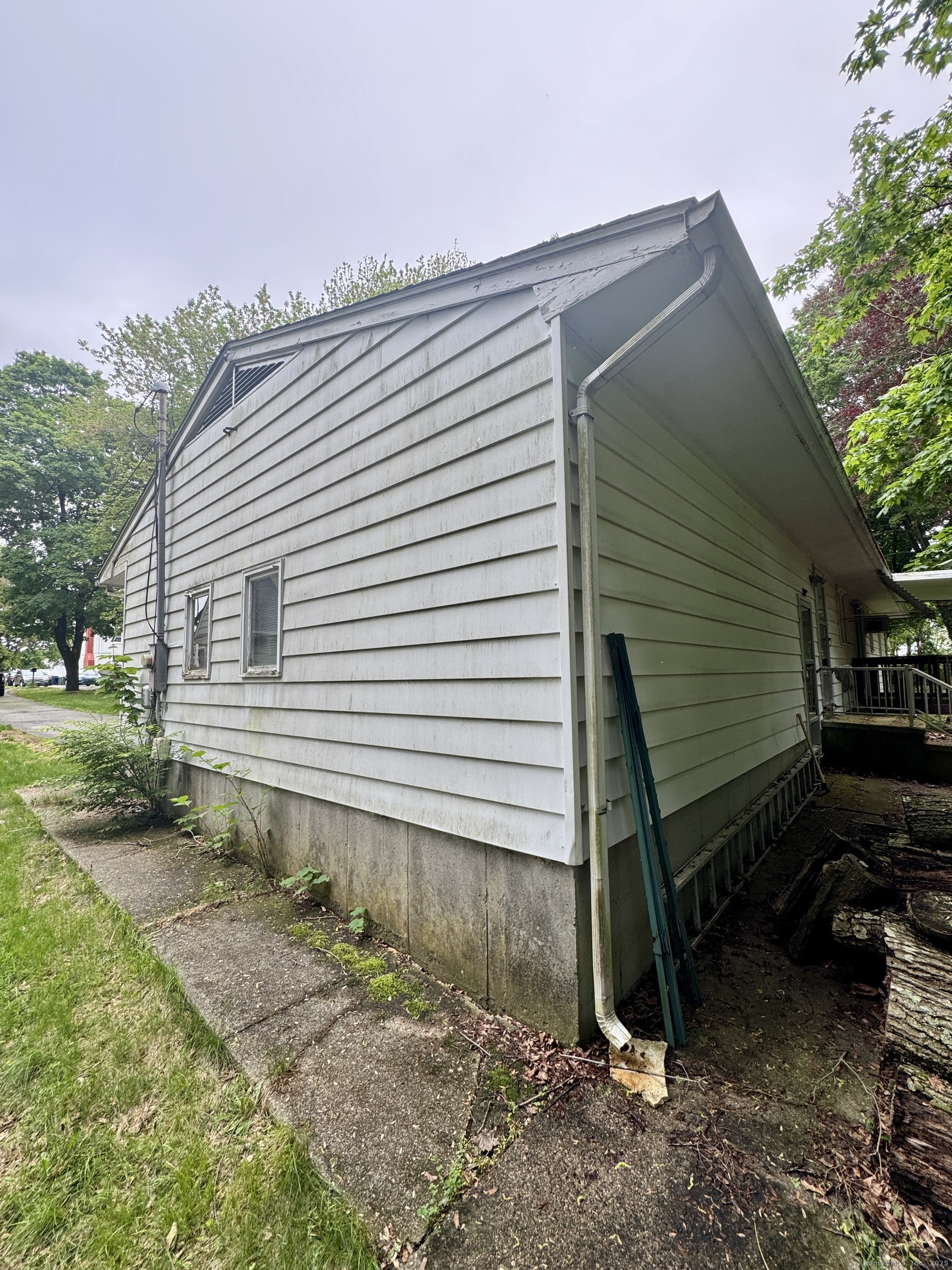 22 Pine Street, Waterford, Connecticut image 3