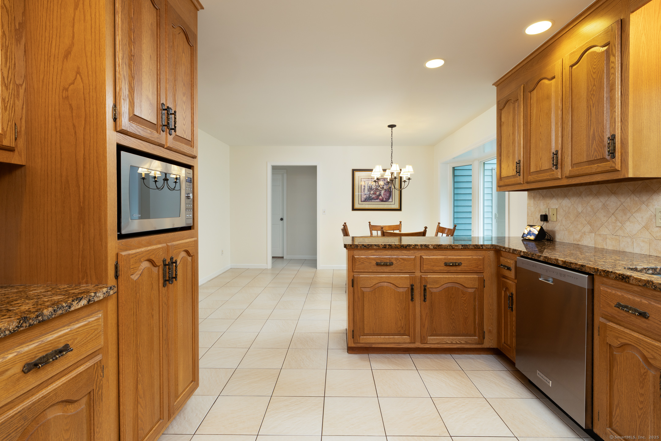 39 Amato Circle, Southington, Connecticut image 7