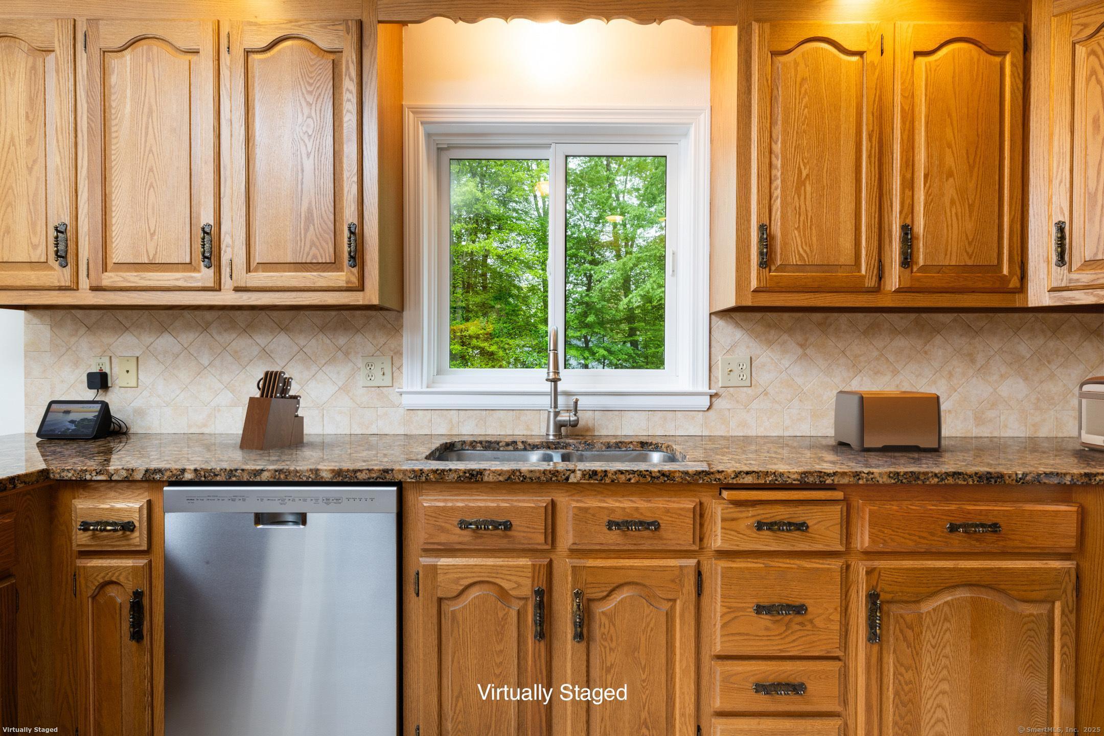 39 Amato Circle, Southington, Connecticut image 6